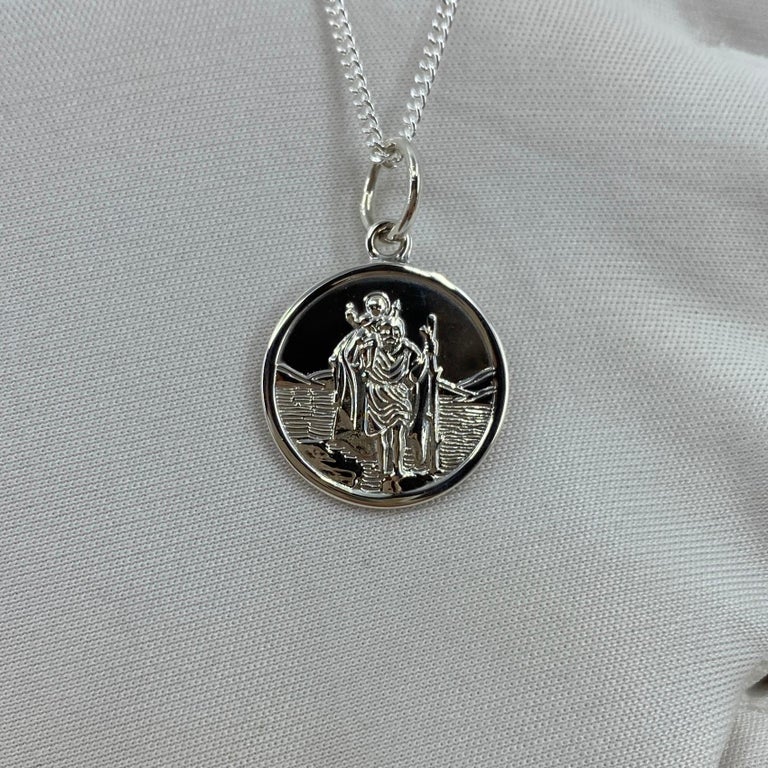 925 Sterling Silver Round St. Christopher Pendant Necklace.

Beautiful 16mm round St. Christopher pendant weighing 1.9g hanging on a 20' (50cm) curb chain.

Brand new and never worn. Excellent quality piece.

All our jewellery is posted safely and