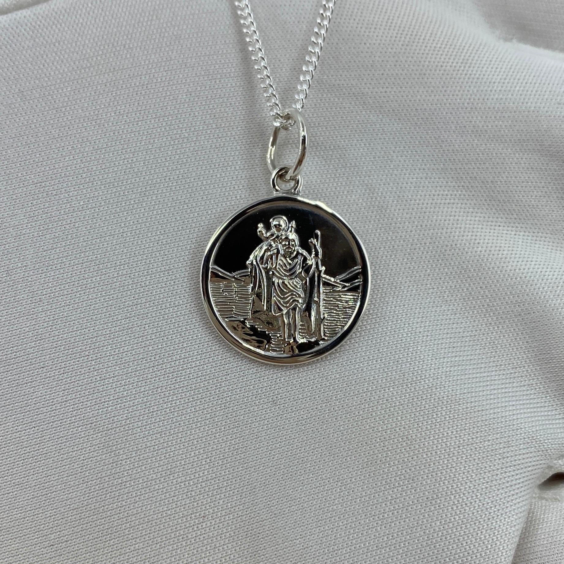 Sterling Silver St. Christopher Medium Round Pendant Curb Chain Necklace In New Condition For Sale In Birmingham, GB