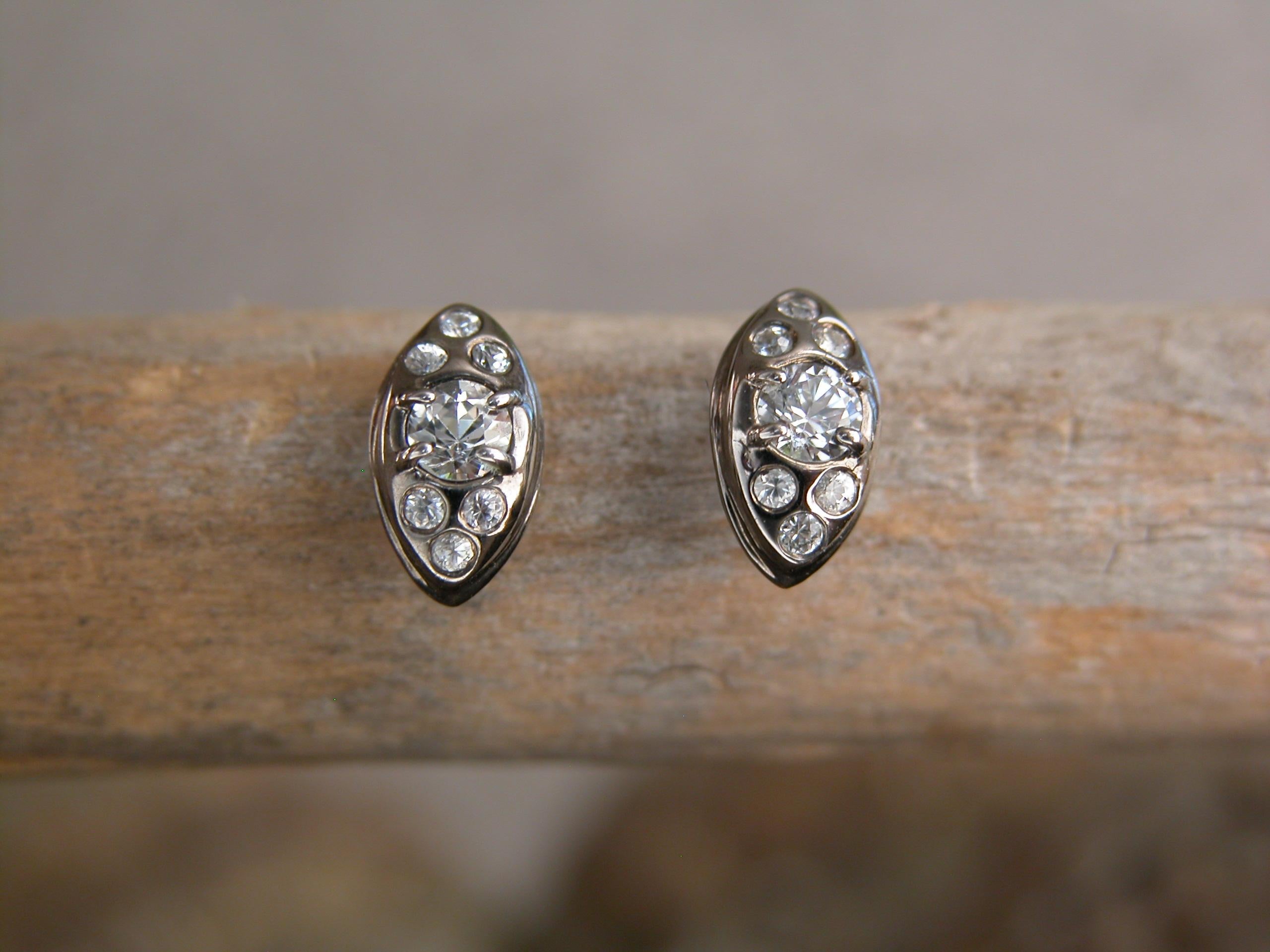 Sterling Silver Stud Earrings with White Sapphire In New Condition For Sale In Weehawken, NJ