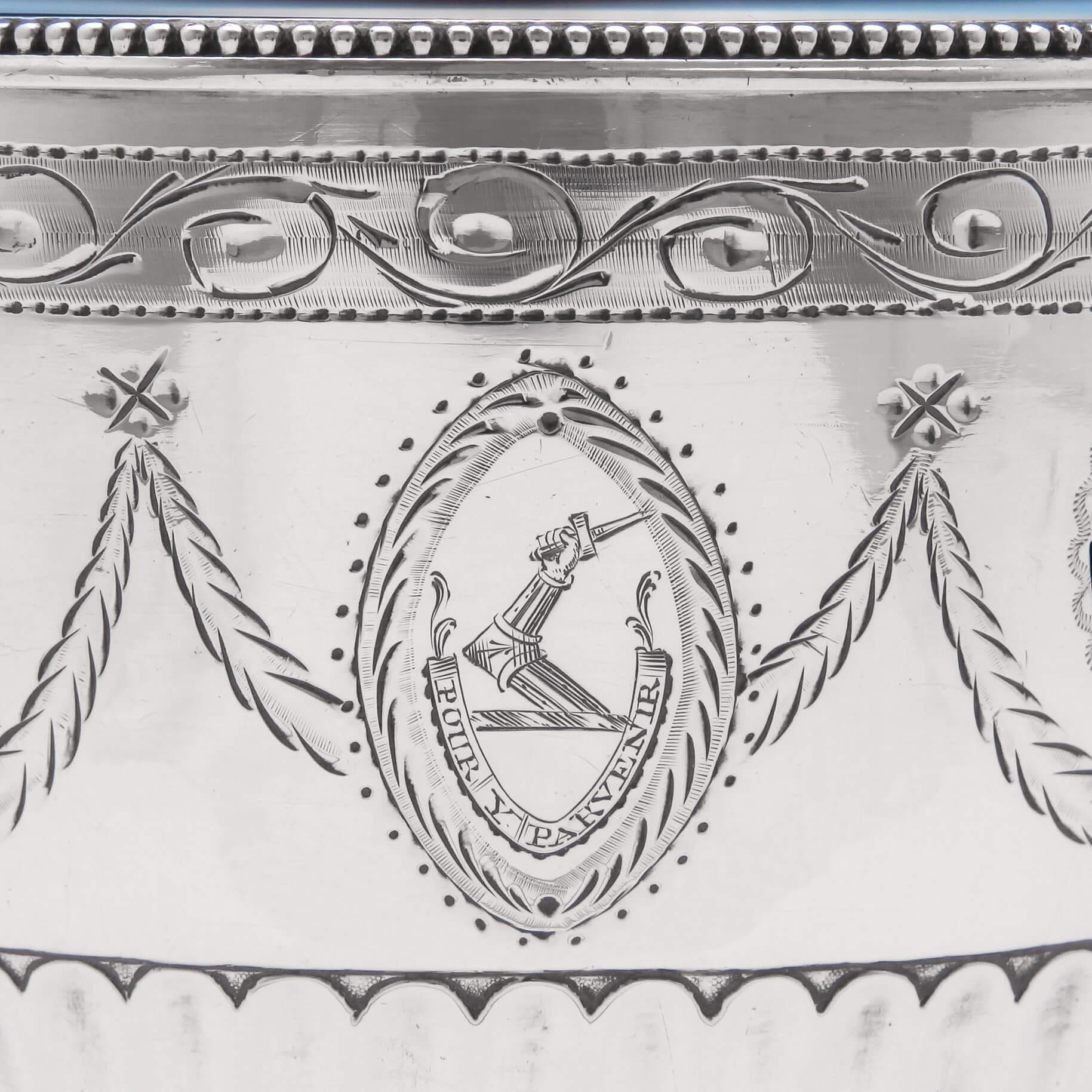 Neoklassischer antiker Zuckerkorb aus Sterlingsilber mit Glaseinsatz aus dem Jahre 1783 (Englisch) im Angebot