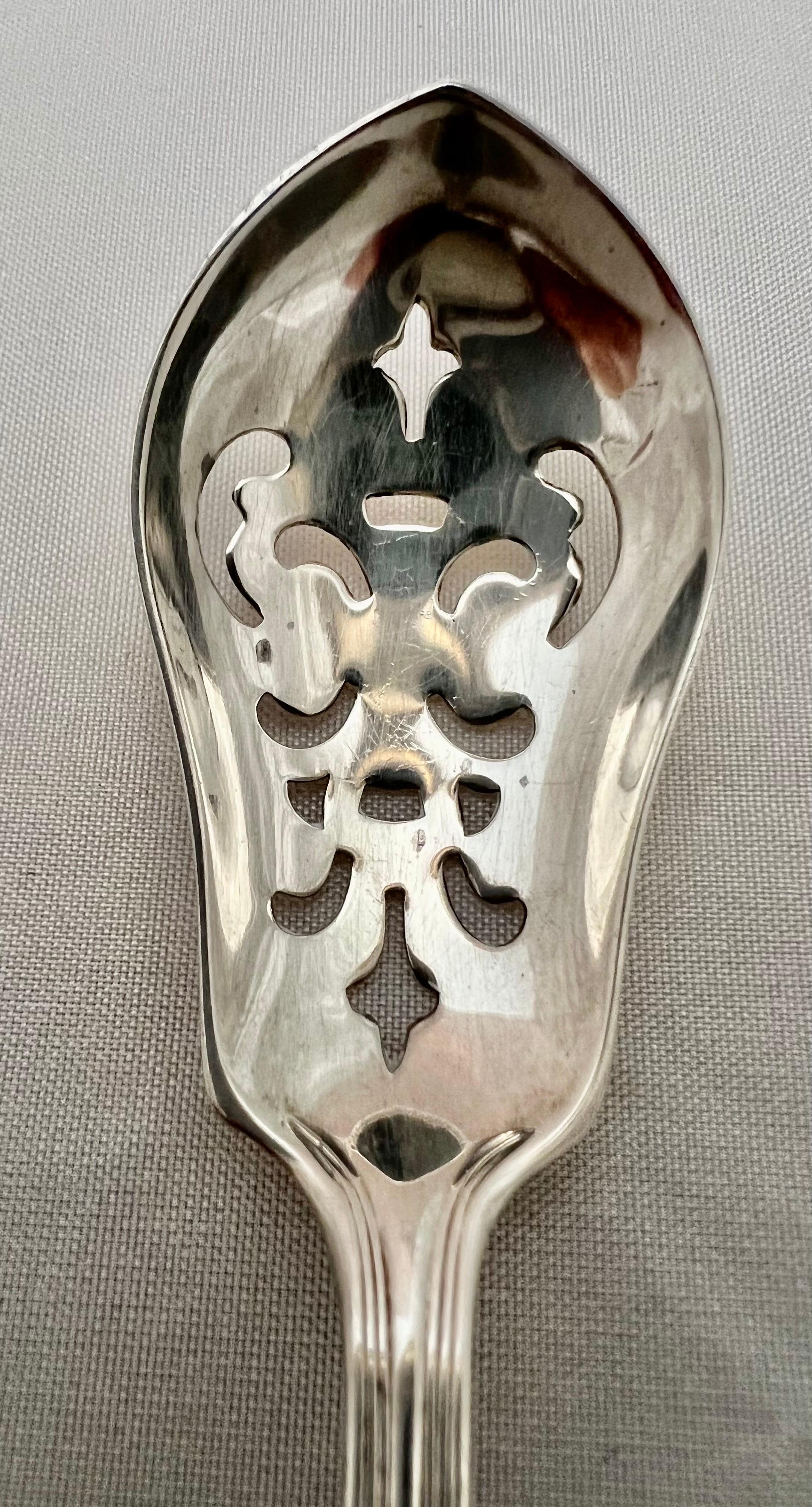 Europeo Cucchiaio da zucchero in argento sterling - inizio XX secolo in vendita