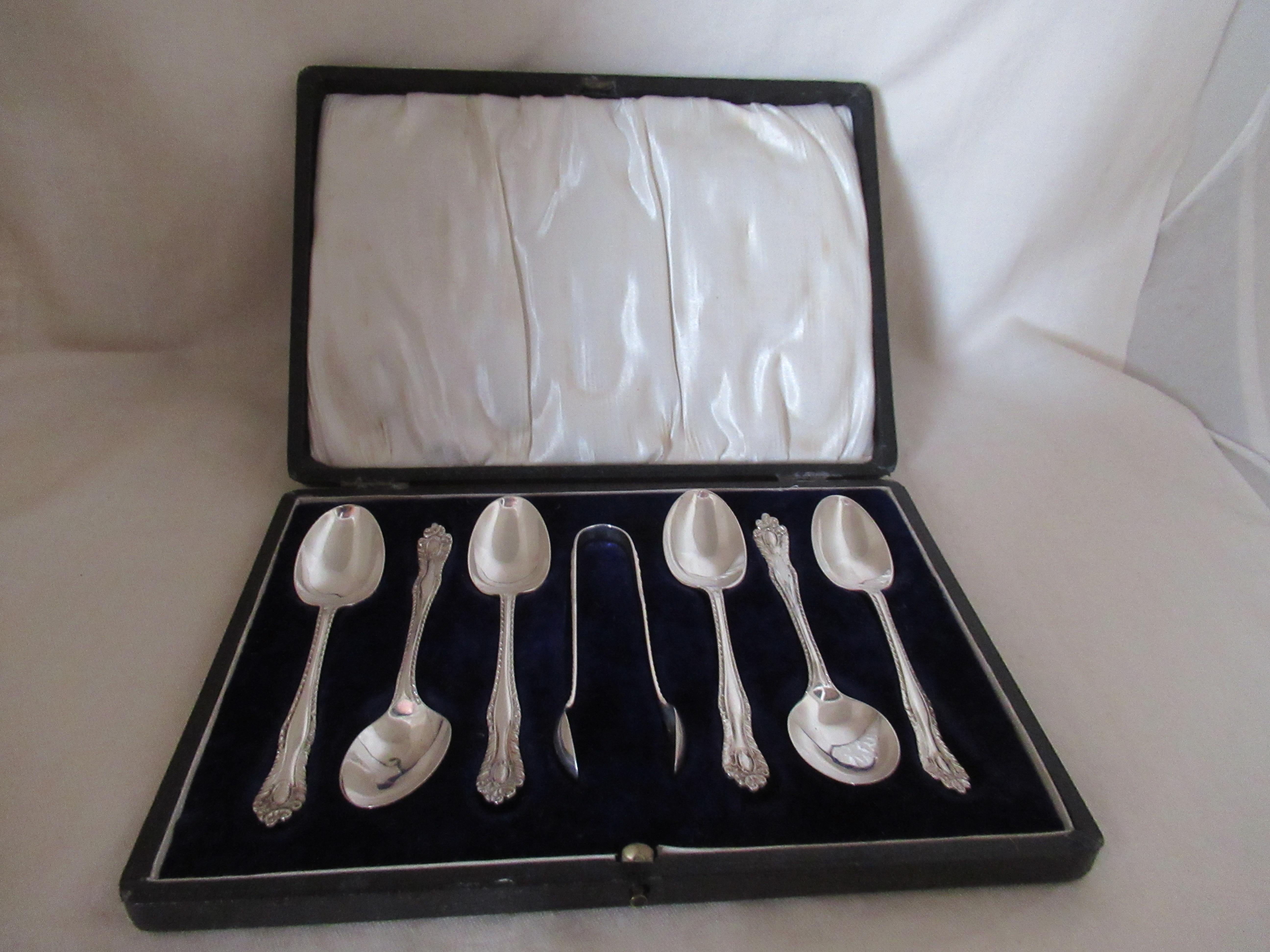 Solid Sterling Silver - BOX of 6 SUPERB & PRETTY TEASPOONS & TONGS
Complete English hallmarks showing they were made in Birmingham in 1891
Hallmarks applied by the Birmingham Assay Office:-
 Anchor - Birmingham Assay Office
 Lion - Sterling