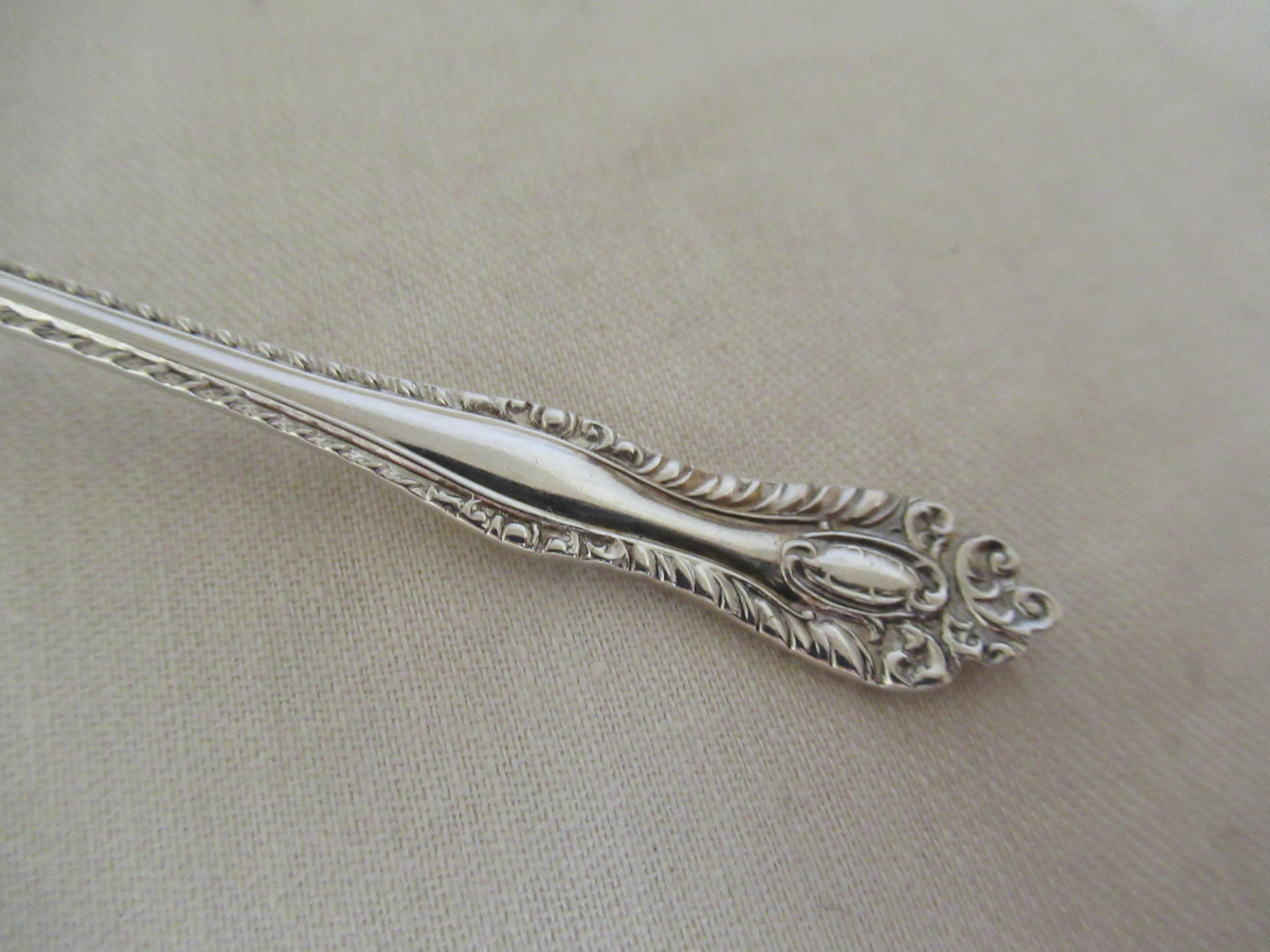 Sterling Silver  SUPERB VICTORIAN Set of 6 TEASPOONS & TONGS - Birmingham 1891 In Excellent Condition For Sale In York, GB