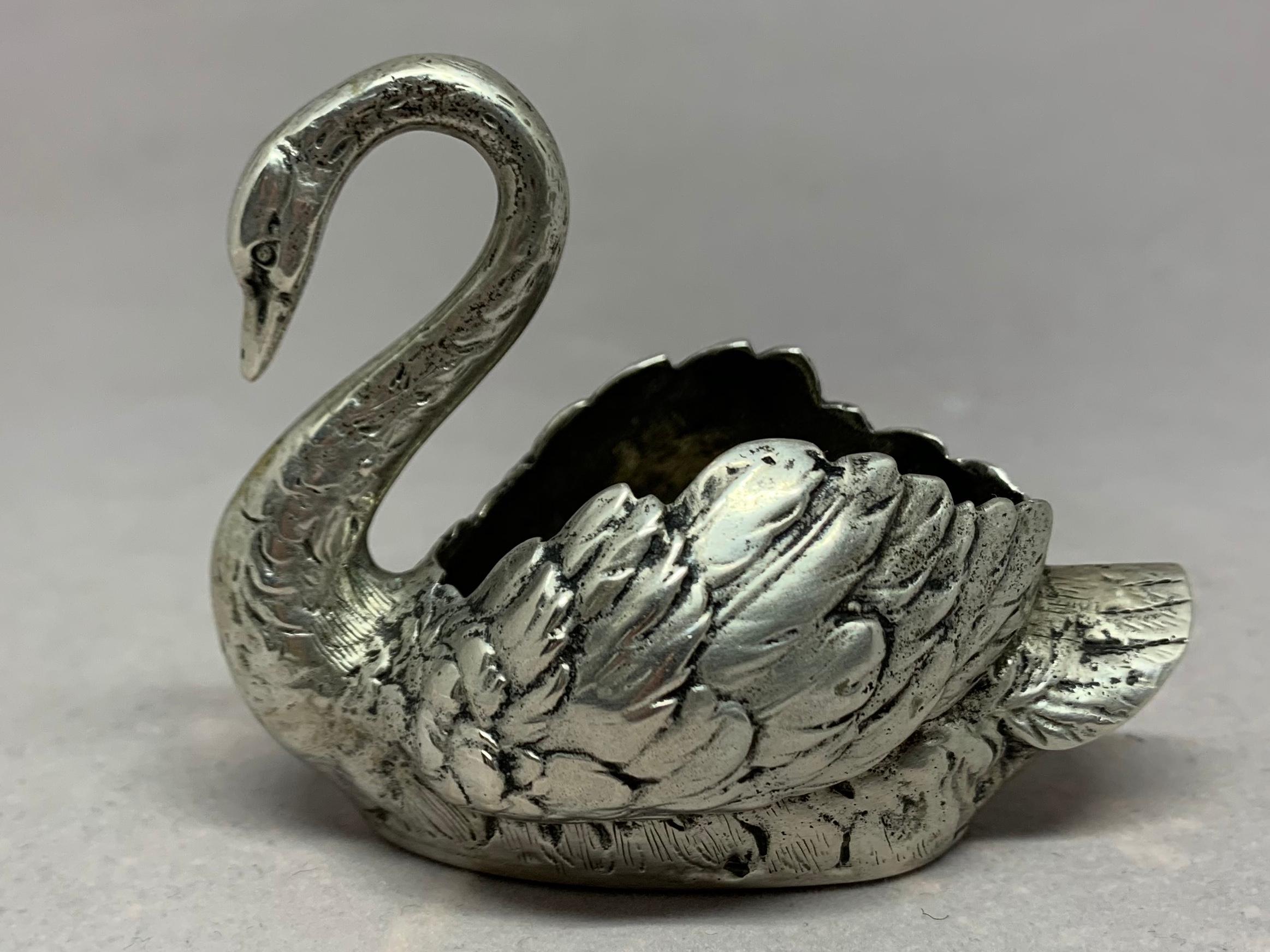 Sterling silver swan elegant Italian silver swan table salt or tablescape decor. Vintage graceful swan with sterling hallmarks manufactured by Fratelli Coppini Florence. Italy, early 20th century.
Dimensions: 2.88