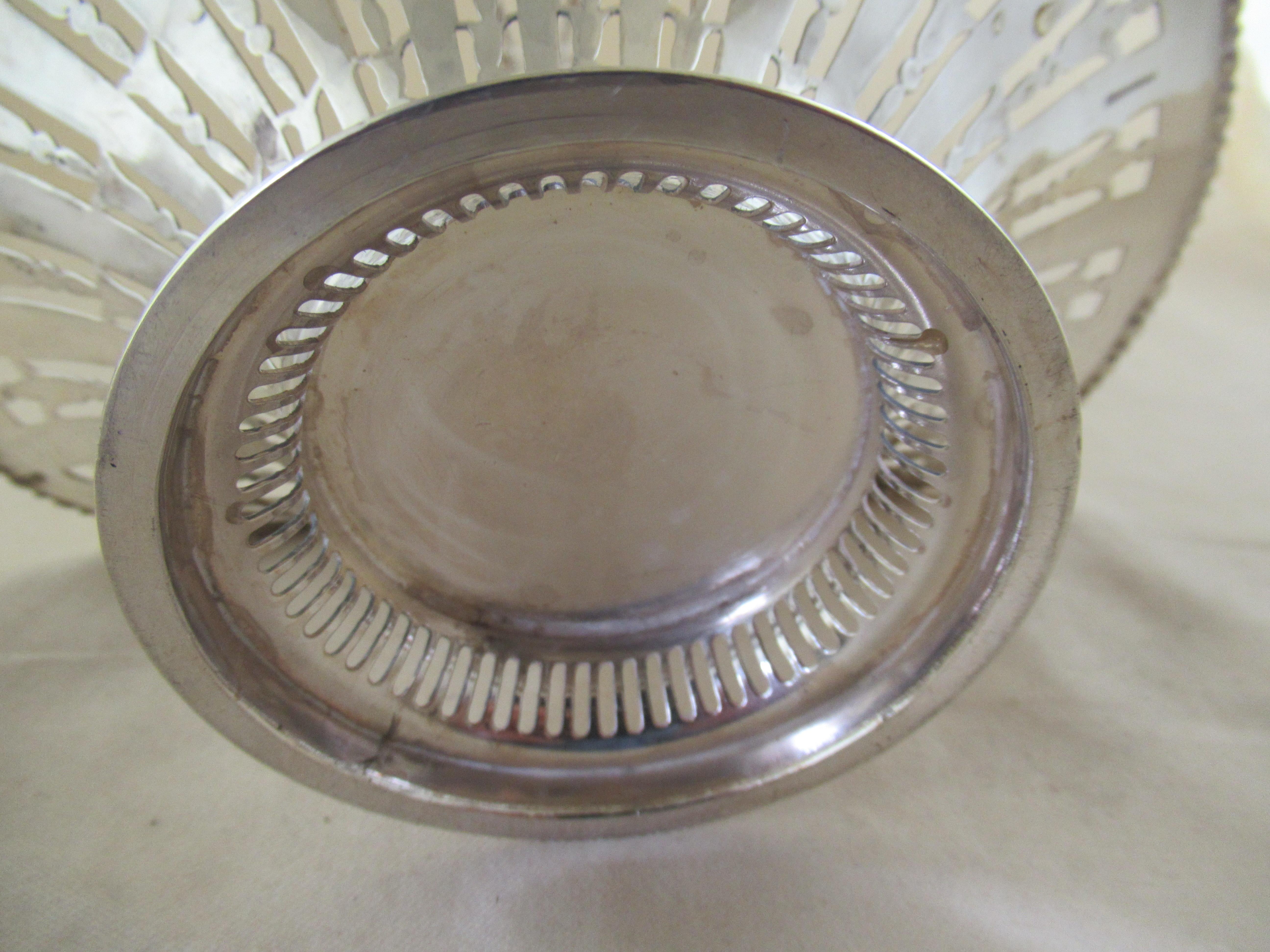 Sterling Silver SWEETMEAT BASKET with OVERHANDLE Hallmarked:-BIRMINGHAM 1911 In Good Condition For Sale In York, GB