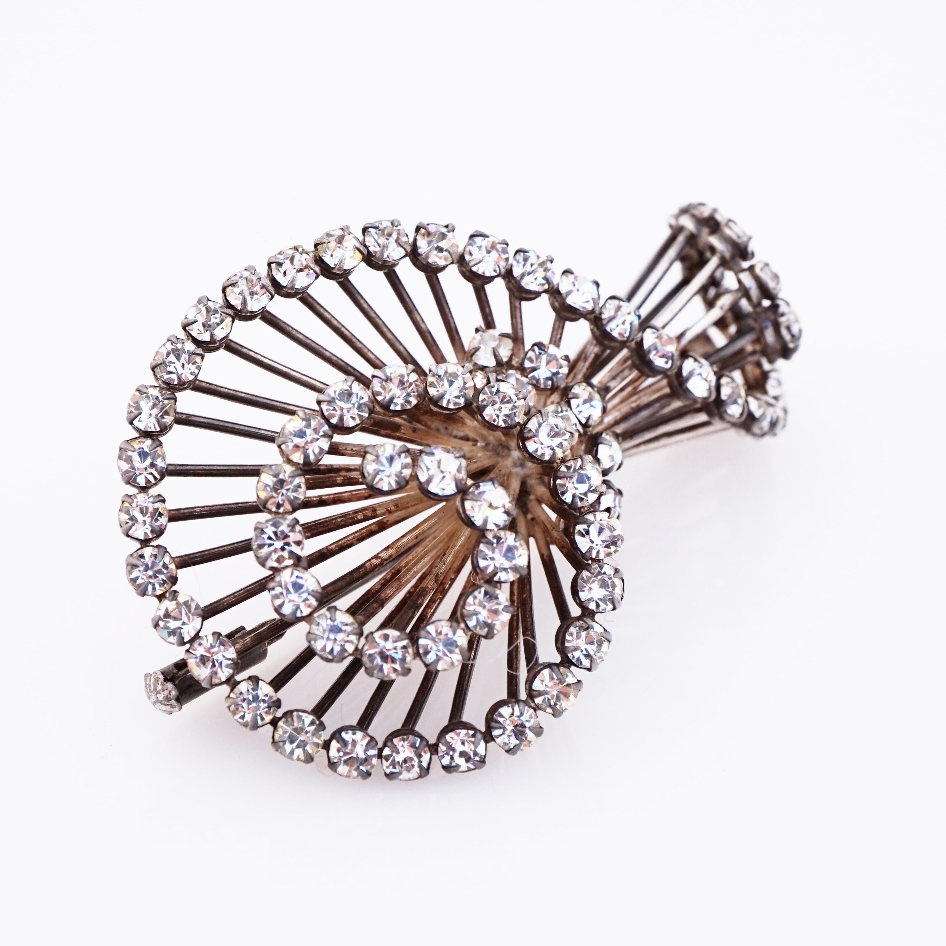 Sterling Silver Swirled Wire Bunch Brooch With Crystals, 1940s In Good Condition In McKinney, TX