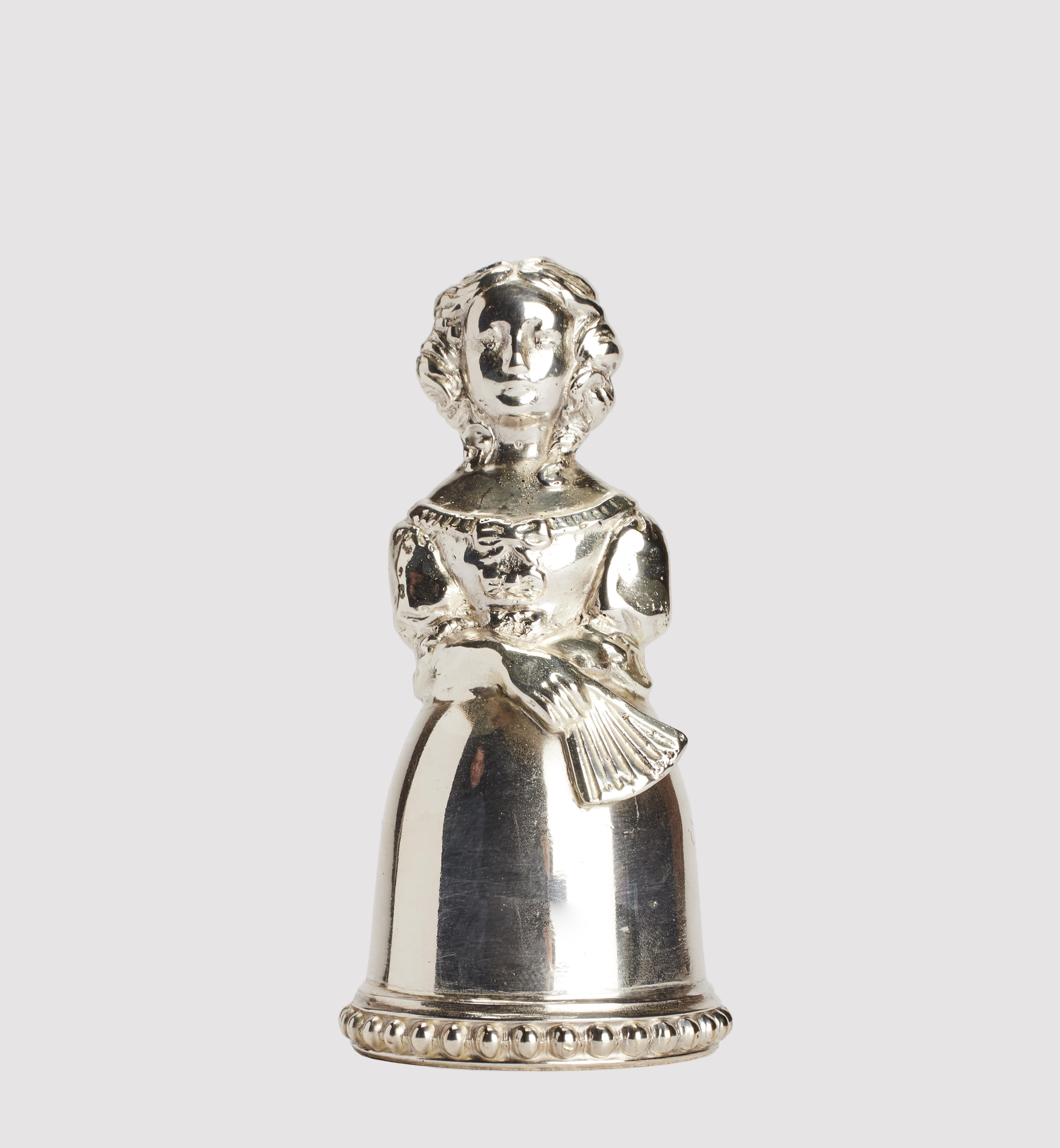 Campanella da tavolo in argento 925/1000, raffigurante una donna con ventaglio. Stati Uniti, fine del XIX secolo.