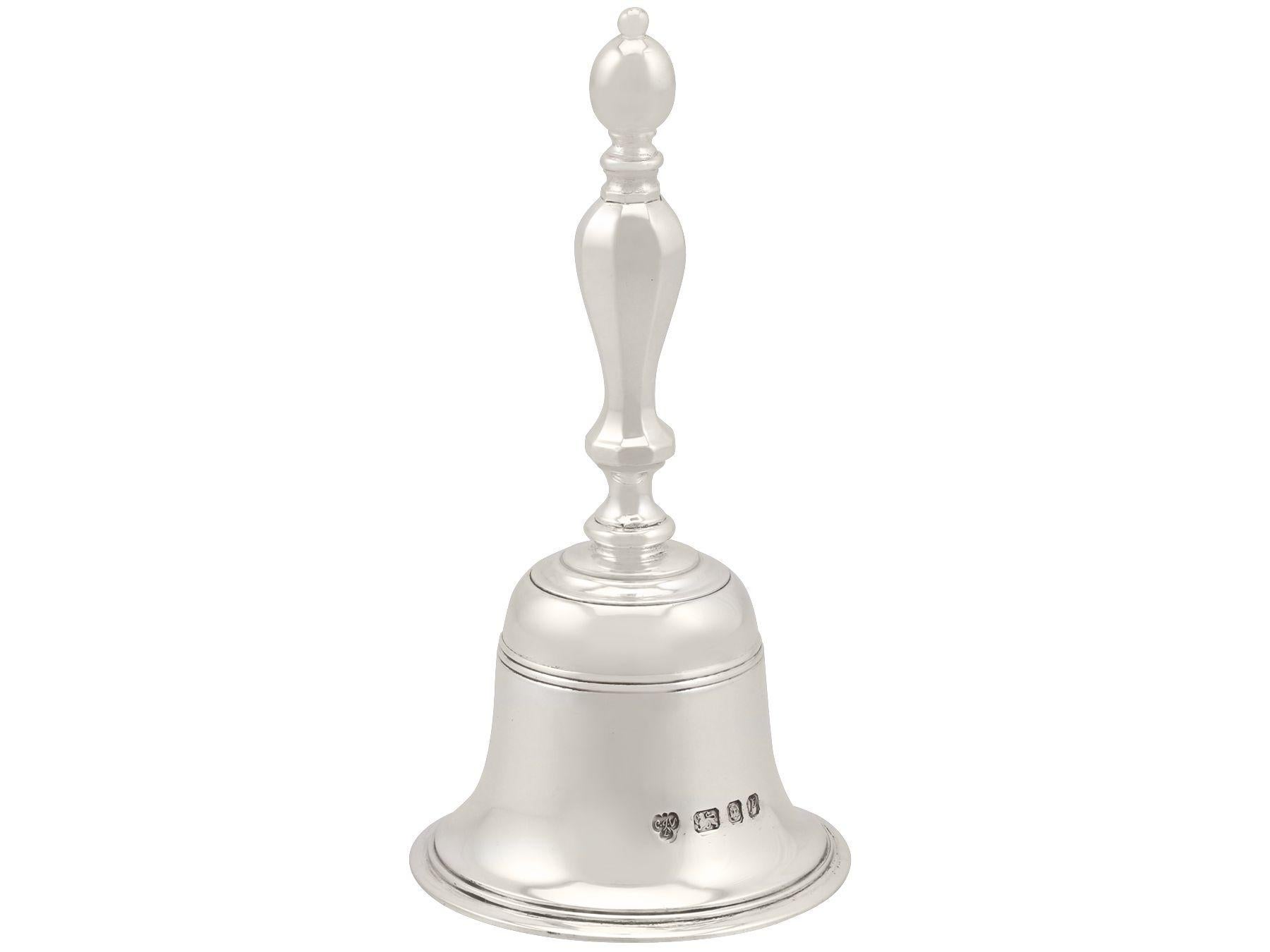 An exceptional, fine and impressive vintage English sterling silver table bell, an addition to our range of ornamental silverware

This vintage Elizabeth II cast sterling silver table bell has a plain bell shaped form.

The surface of this vintage