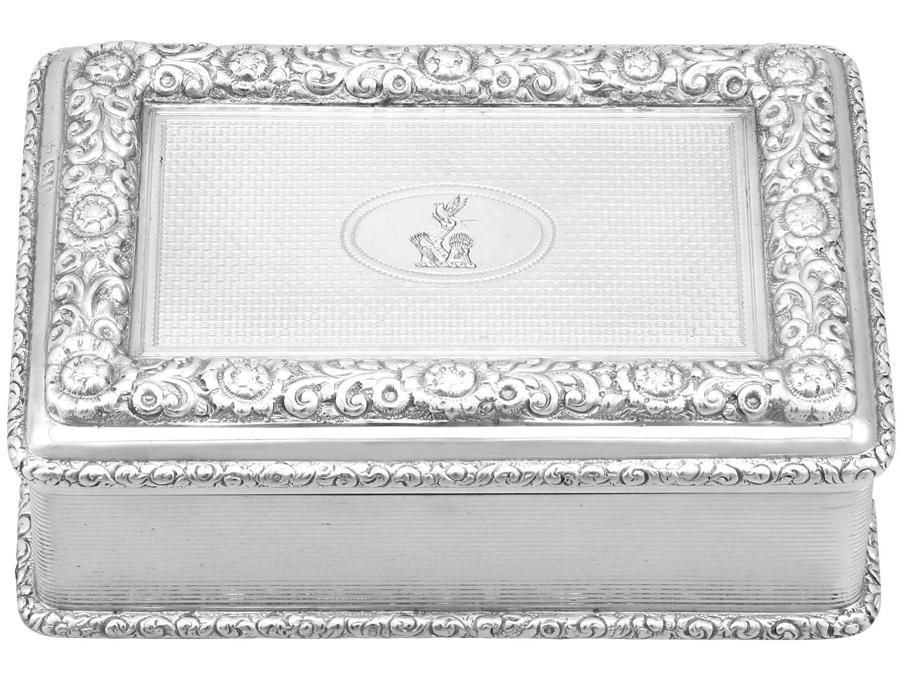 An exceptional, fine and impressive antique George V English sterling silver table snuff box; an addition to our collectable silverware collection

This exceptional and large antique George V sterling silver snuff box has a rectangular, rounded