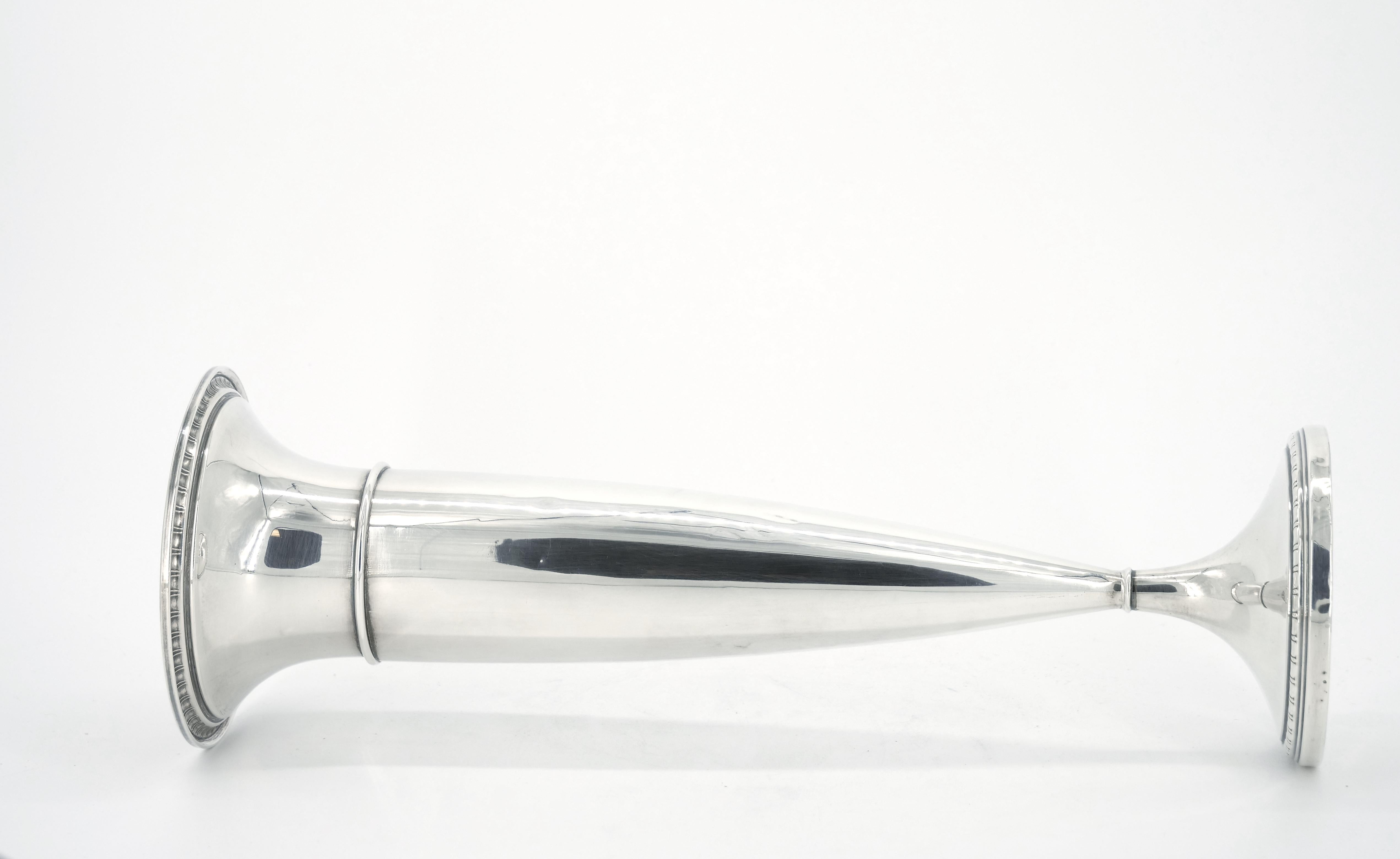 Argento 925 Tromba alta in argento sterling /  Vaso decorativo con base incisa in vendita