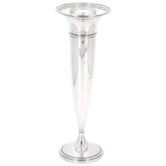 Trompette en argent /  Vase décoratif à base gravée