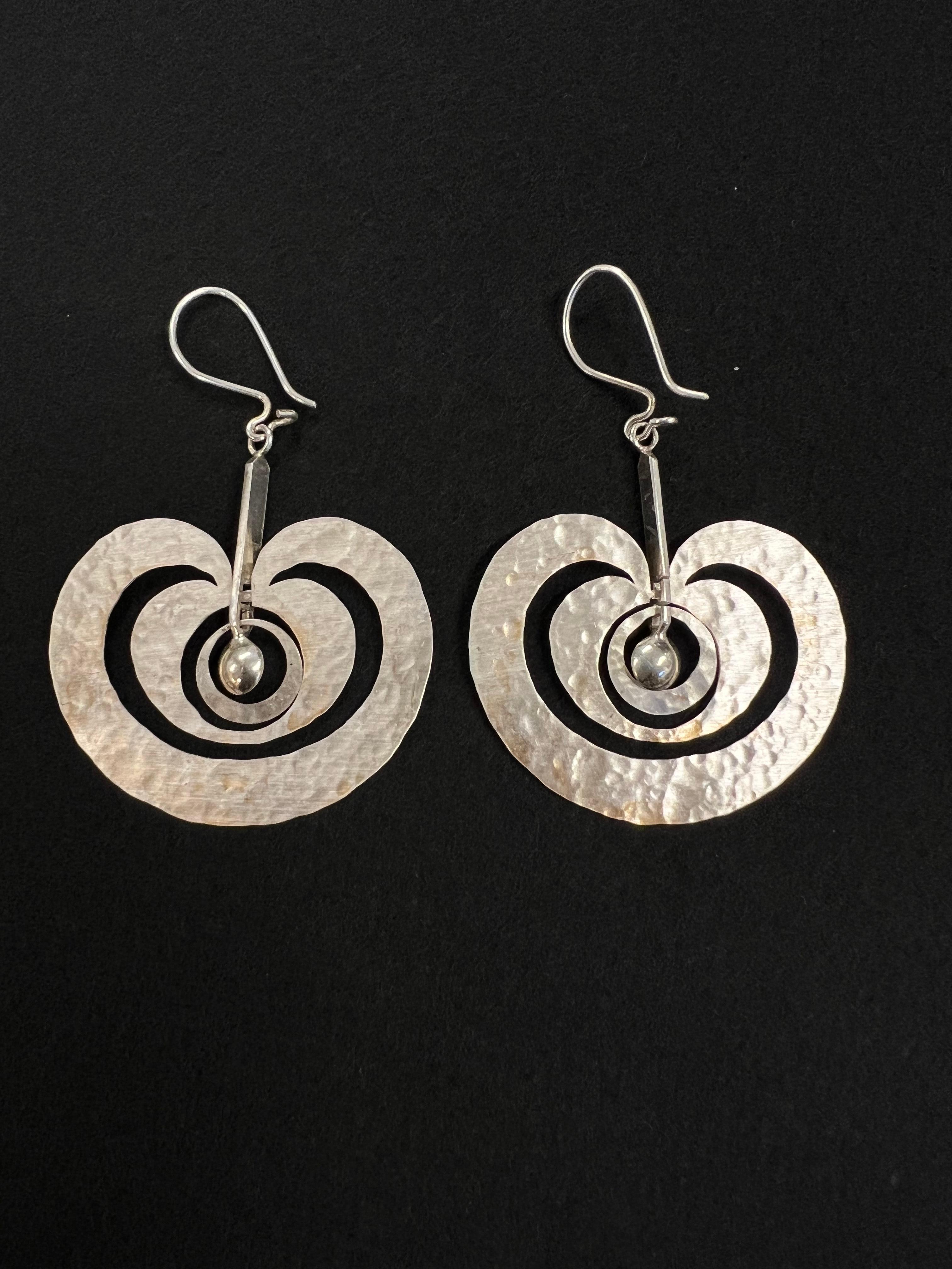 Ensemble de bijoux en argent sterling Tapio Wirkkala : pomme, boucles d'oreilles et deux pendentifs Pour femmes en vente