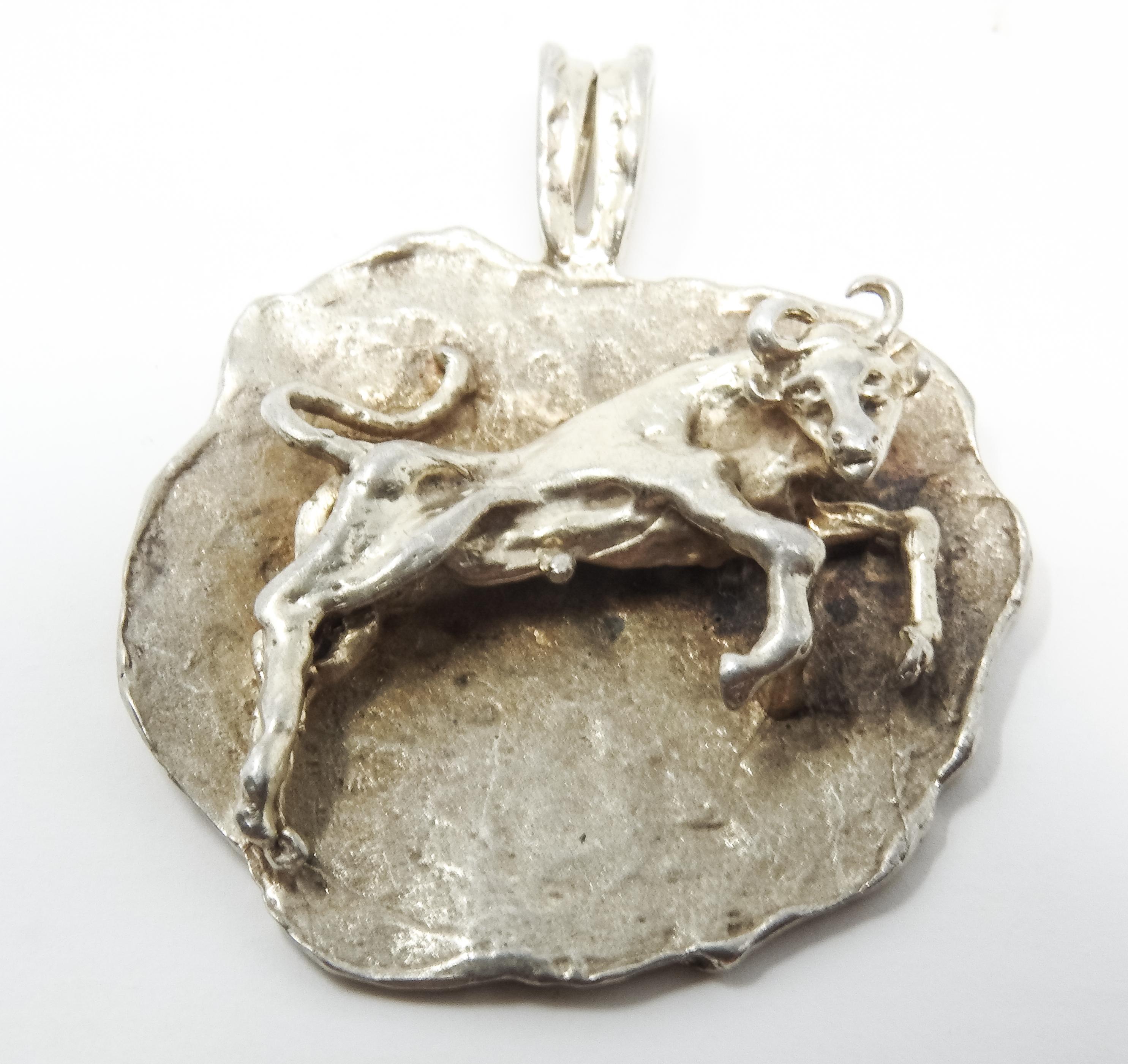 Sterling Silver Taurus Pendant, Vintage In Fair Condition For Sale In Cookeville, TN