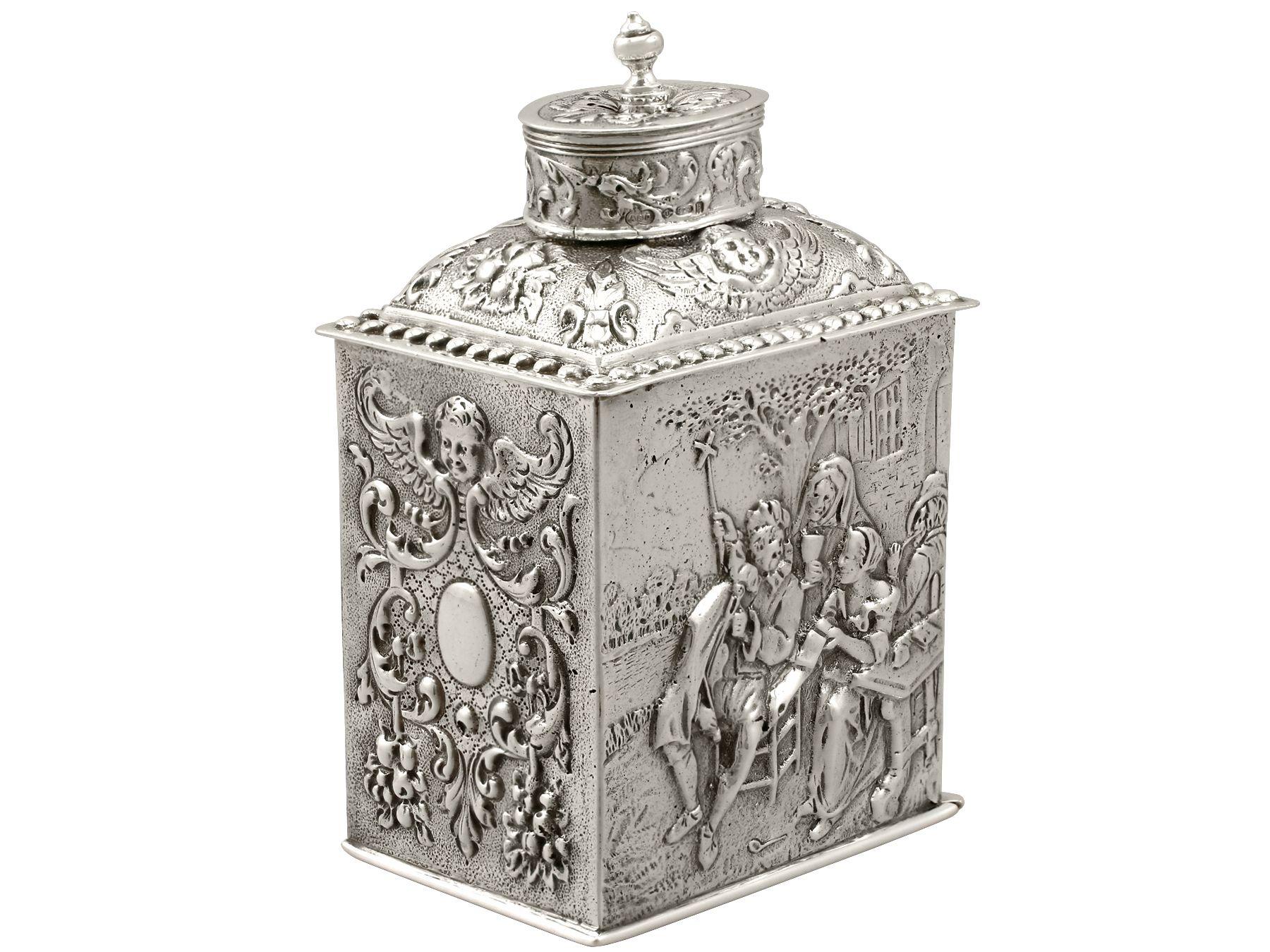 An exceptional, fine and impressive antique English George V sterling silver tea caddy; an addition to our antique silver tea ware collection.

This exceptional antique George V sterling silver tea caddy has a rectangular form.

The opposing
