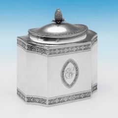 Porta tè neoclassico di George III in argento antico di John Robins del 1790