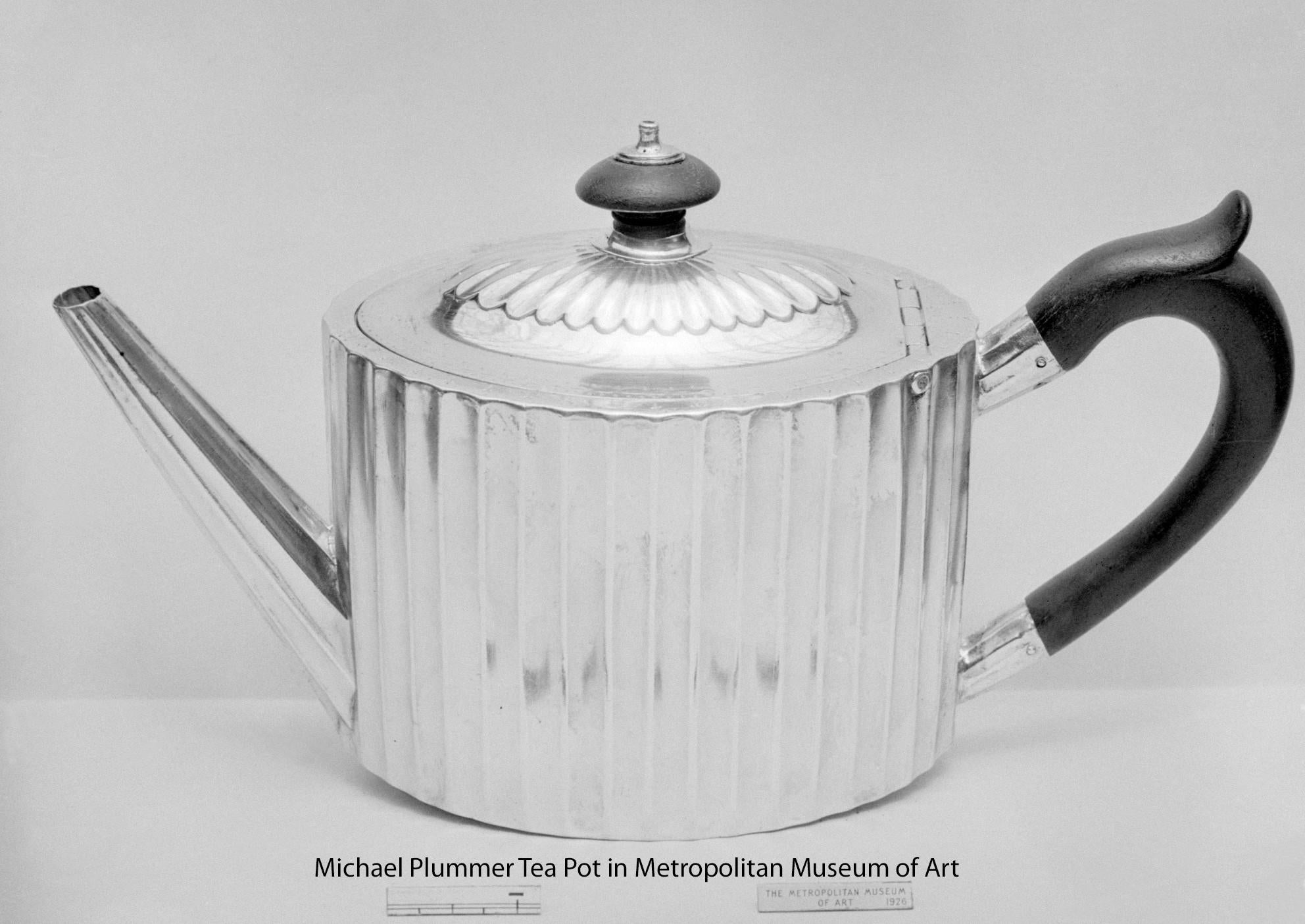 Sterling Silver Tea Pot by William Plummer, London, circa 1797 For Sale 4