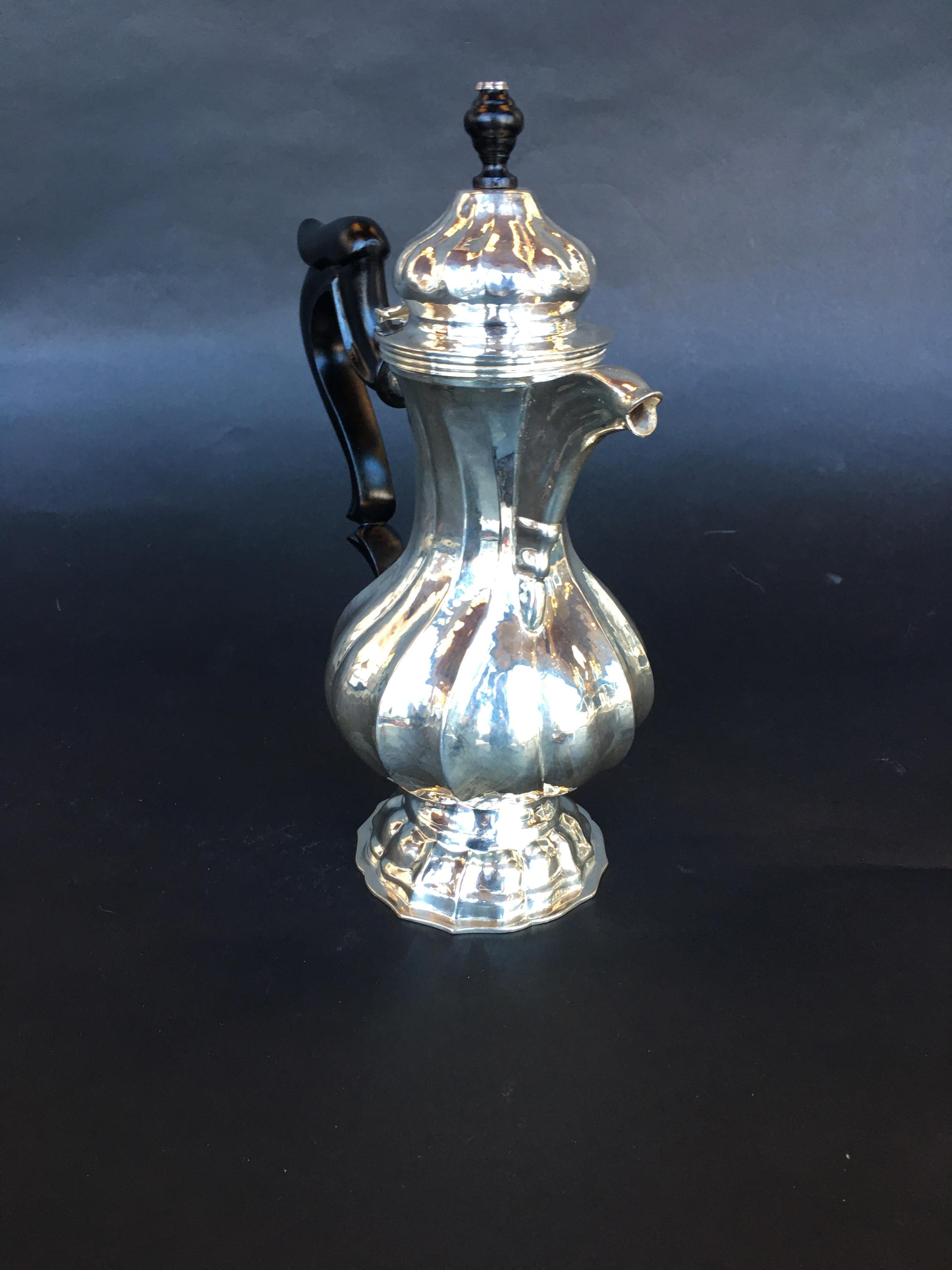 Sterling Silver Tea Pot In Good Condition For Sale In Los Angeles, CA