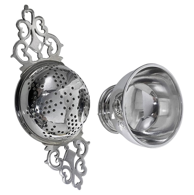 Sterling Silver Tea Strainer with Stand Wakely and Wheeler London For Sale at 1stDibs