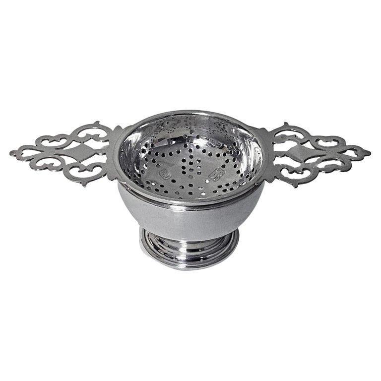 Sterling Silver Tea Strainer with Stand Wakely and Wheeler London For Sale at 1stDibs