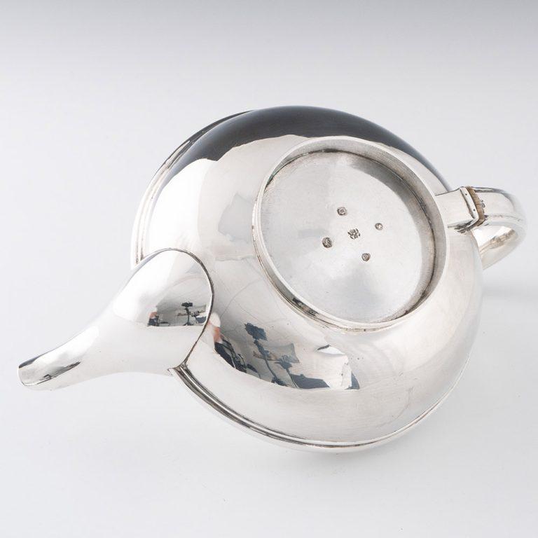 Tetera y jarra de crema de plata de ley Londres 1839 en Bueno estado para la venta en Tunbridge Wells, GB
