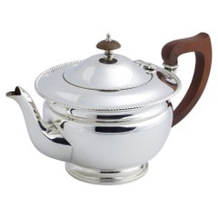 Teekanne aus Sterlingsilber von The Goldsmiths and Silversmiths Company