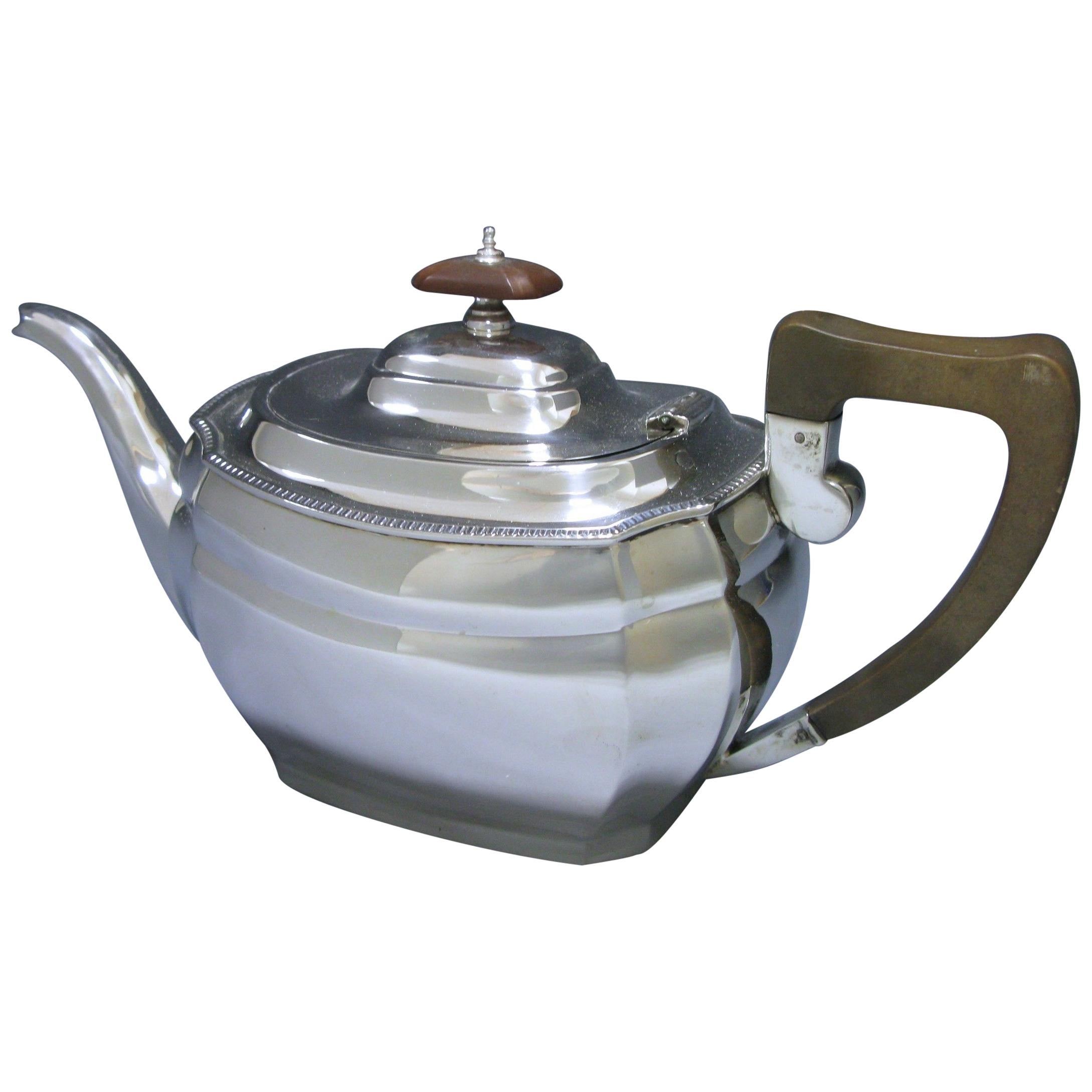 Sterling Silver Teapot Made in the Reign of George V For Sale