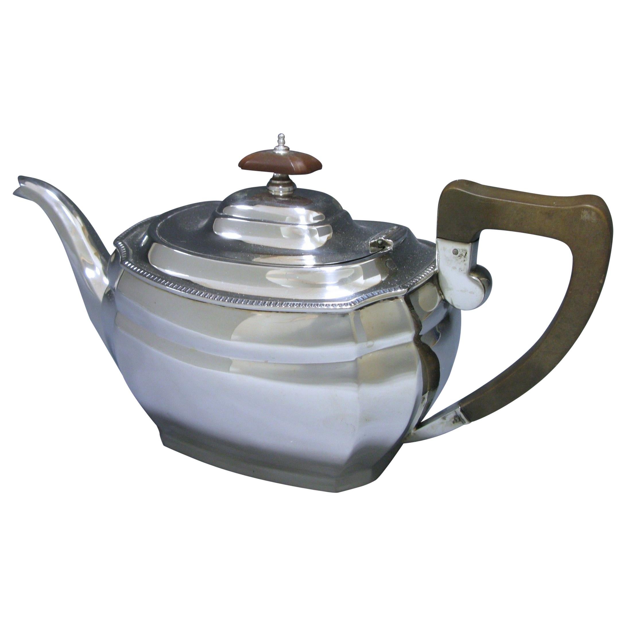 Sterling Silver Teapot Made in the Reign of George V For Sale