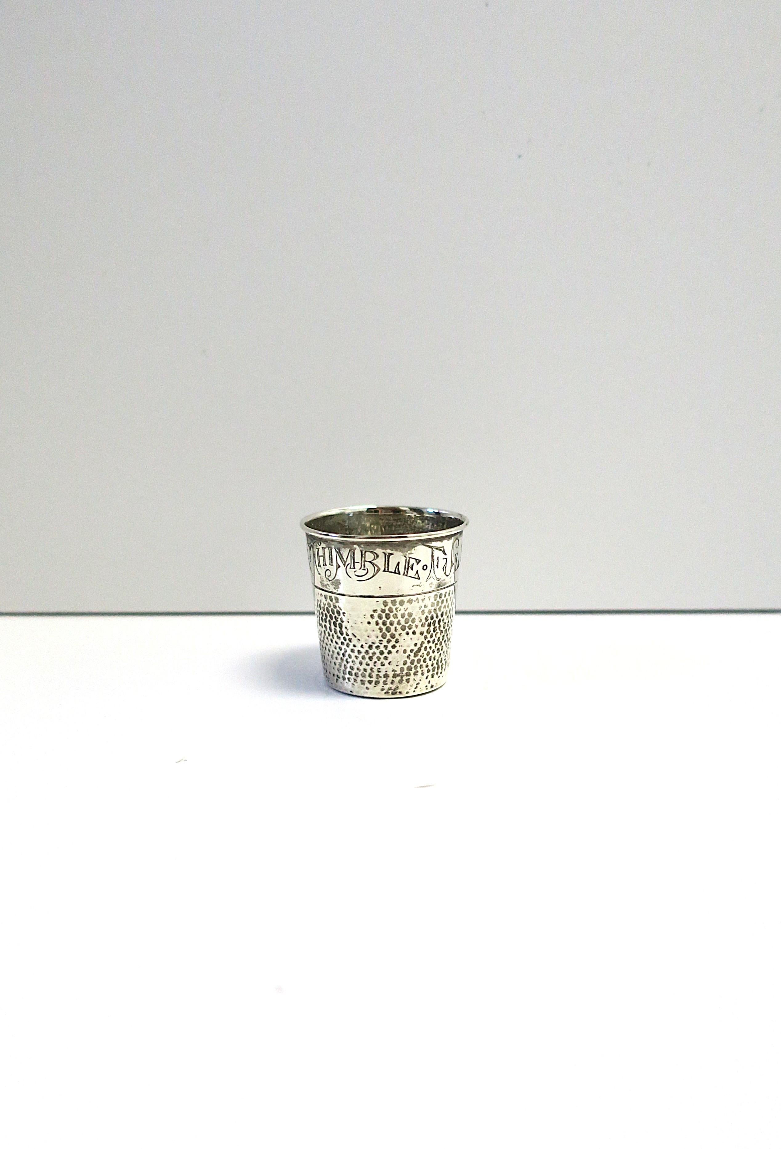 Dedal de plata de ley Chupito Jigger Art Nouveau en Bueno estado para la venta en New York, NY