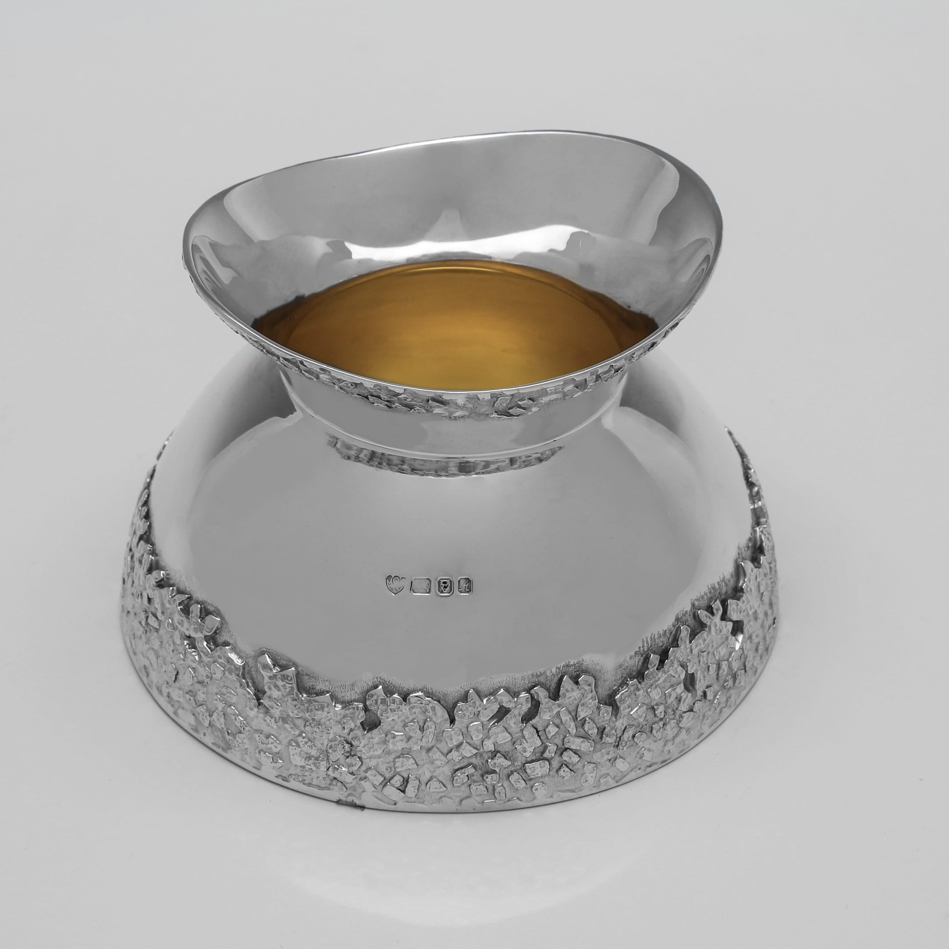 Service à thé trois pièces en argent sterling par Michael Benstead, Londres, 1975 Bon état - En vente à London, London