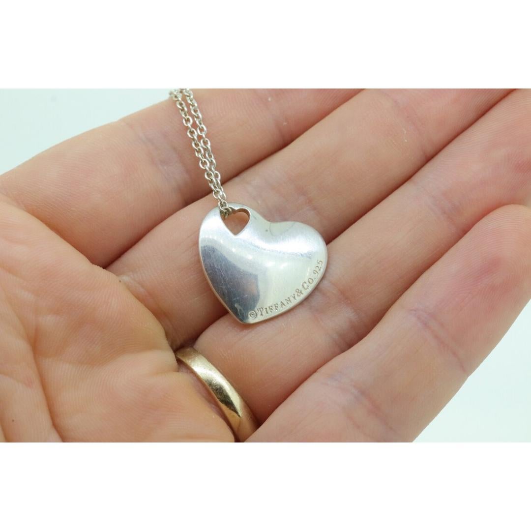 Donna Ciondolo a forma di cuore in argento Tiffany & Co. Solido traforato doppio in vendita