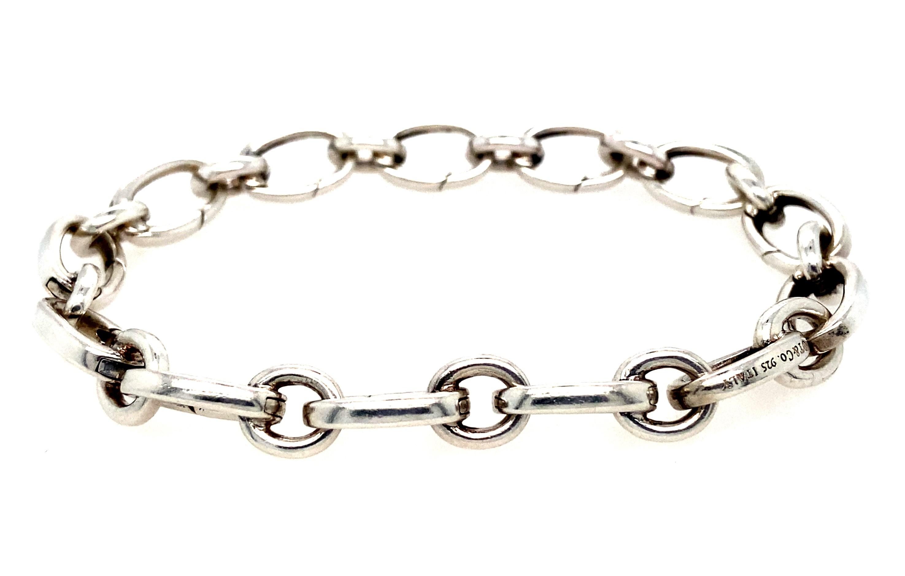 Extremely versatile and effortlessly classic, this Tiffany chain bracelet looks wonderful on the wrist on its own or would make an excellent charm bracelet. Each oval link opens with a spring hinge, so attaching charms is easy, and it can be taken