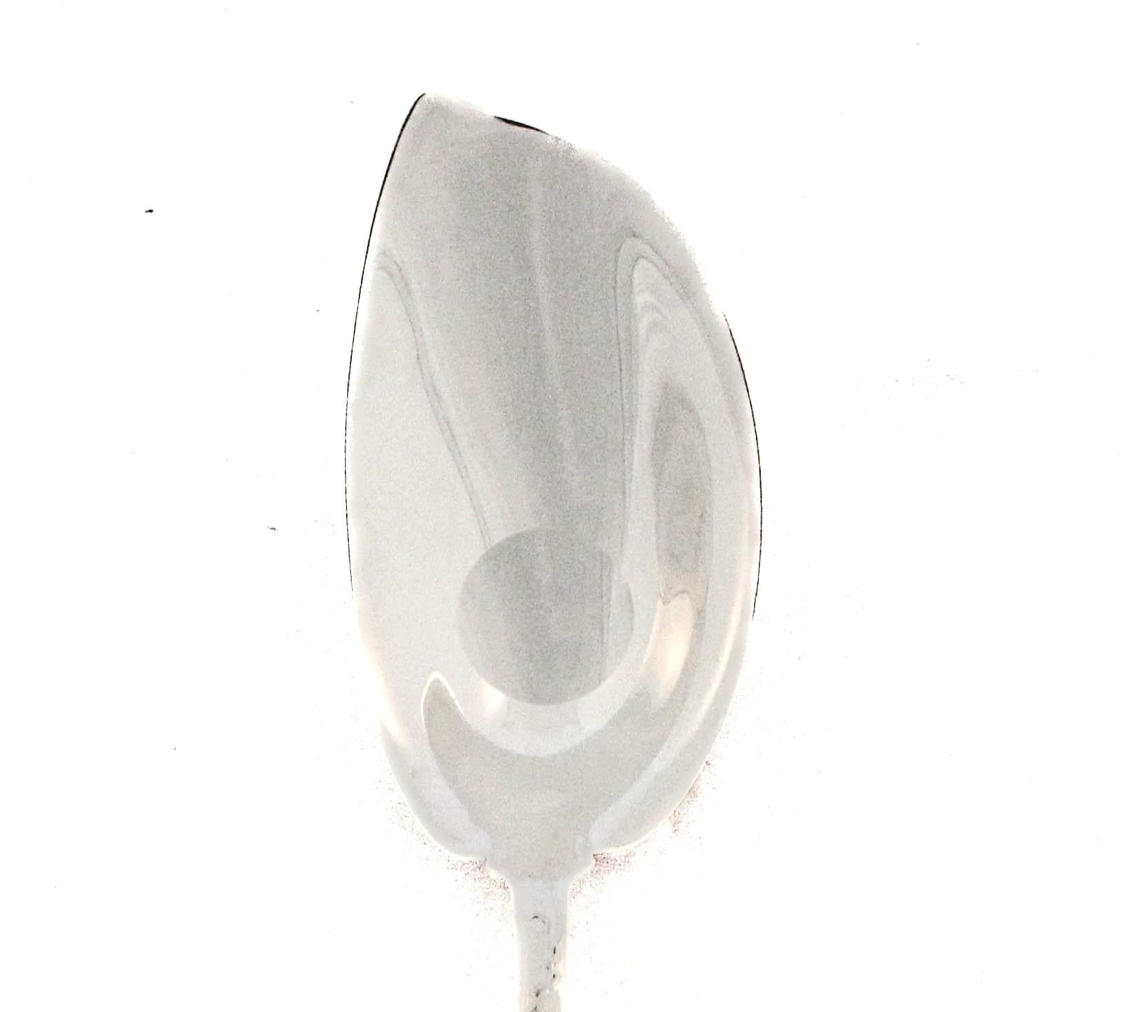 Offriamo con orgoglio questo rarissimo server per gelati in argento sterile.  Disegnato e prodotto dalla famosa Tiffany & Company con il motivo 