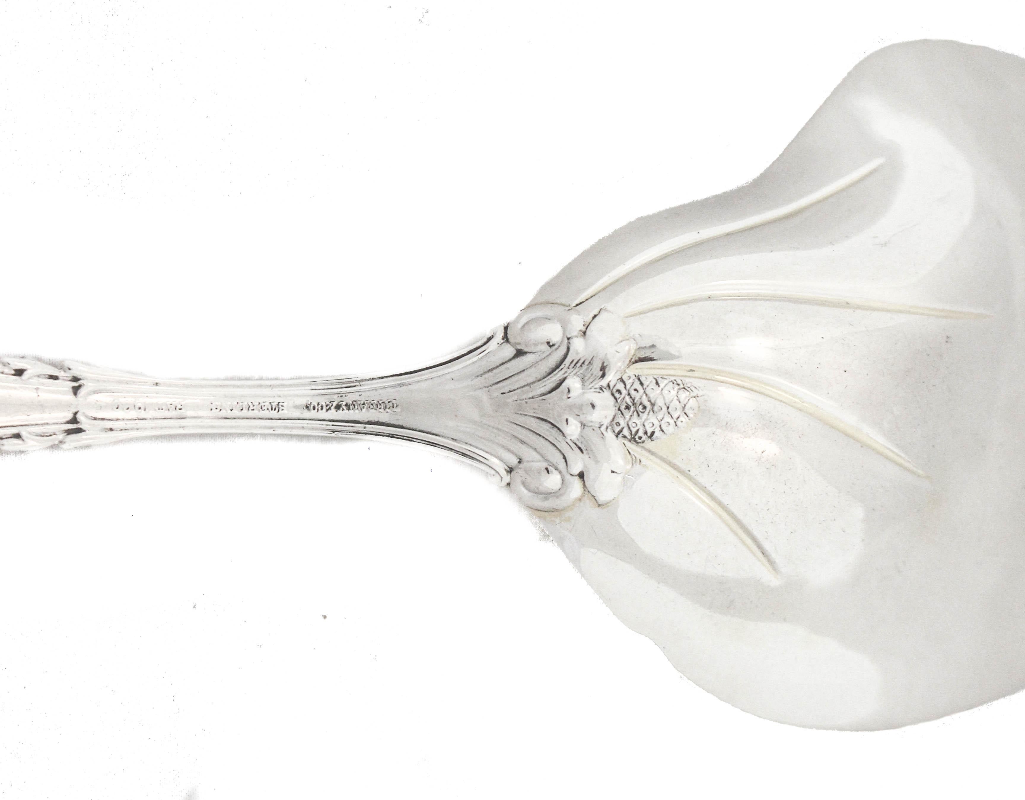 Sterling Silver Tiffany Oyster Server In Excellent Condition For Sale In Brooklyn, NY