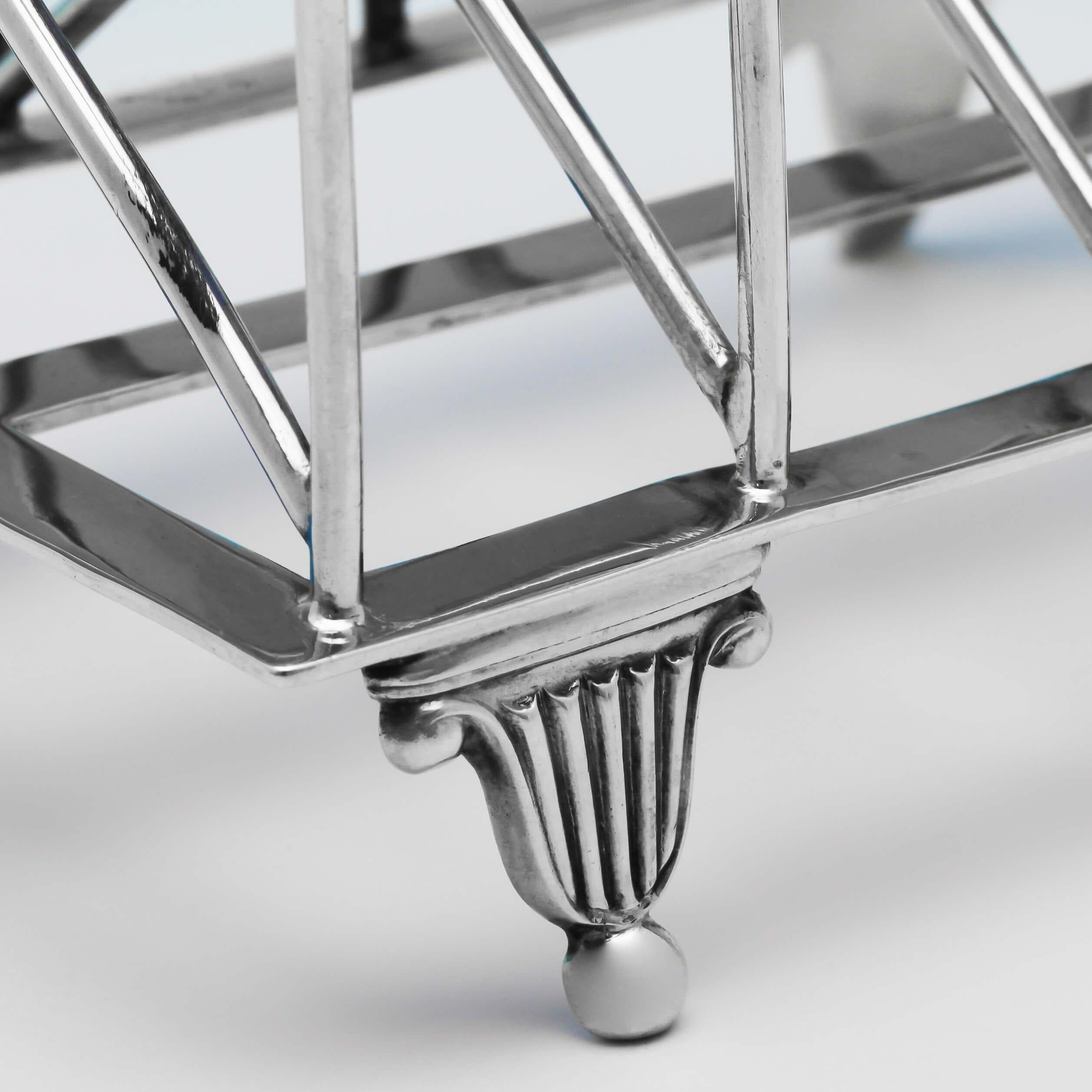19th Century Victorian Sterling Silver Toast Rack by William Hutton & Sons In Excellent Condition In London, London