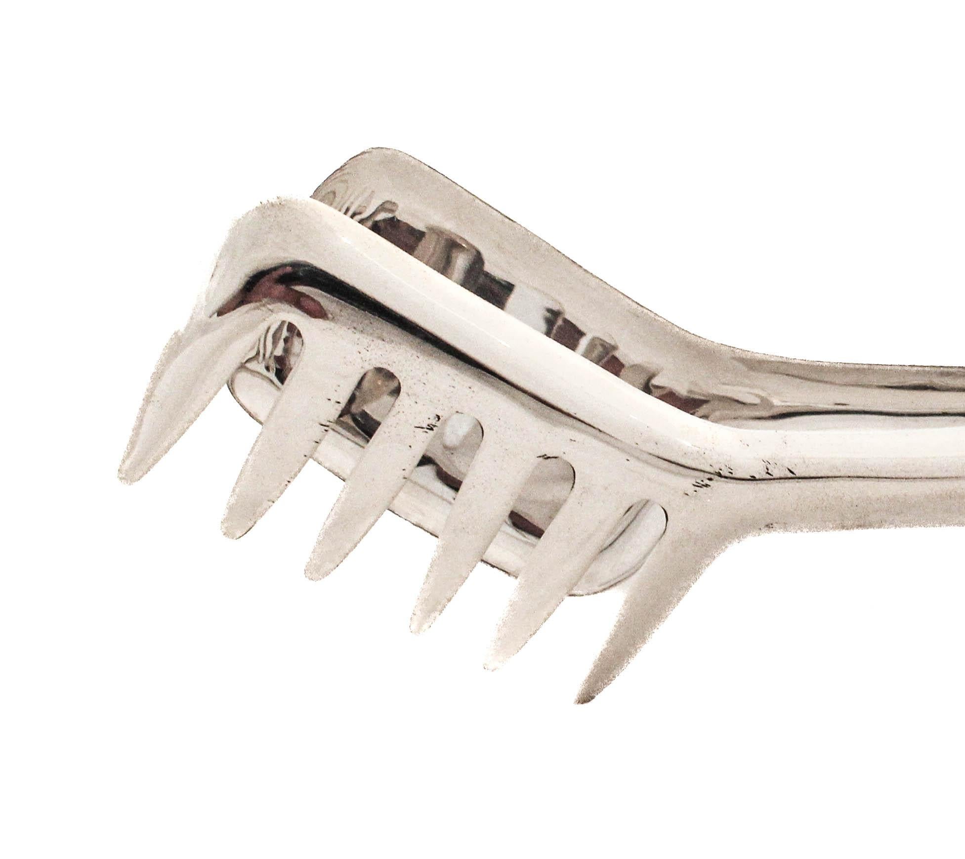 Eleganti e funzionali, queste pinze da portata in argento Sterling Mid-Century Modern hanno un design elegante e minimalista, perfetto sia per l'uso quotidiano che per le occasioni speciali. Un lato è dotato di rebbi a forchetta per afferrare