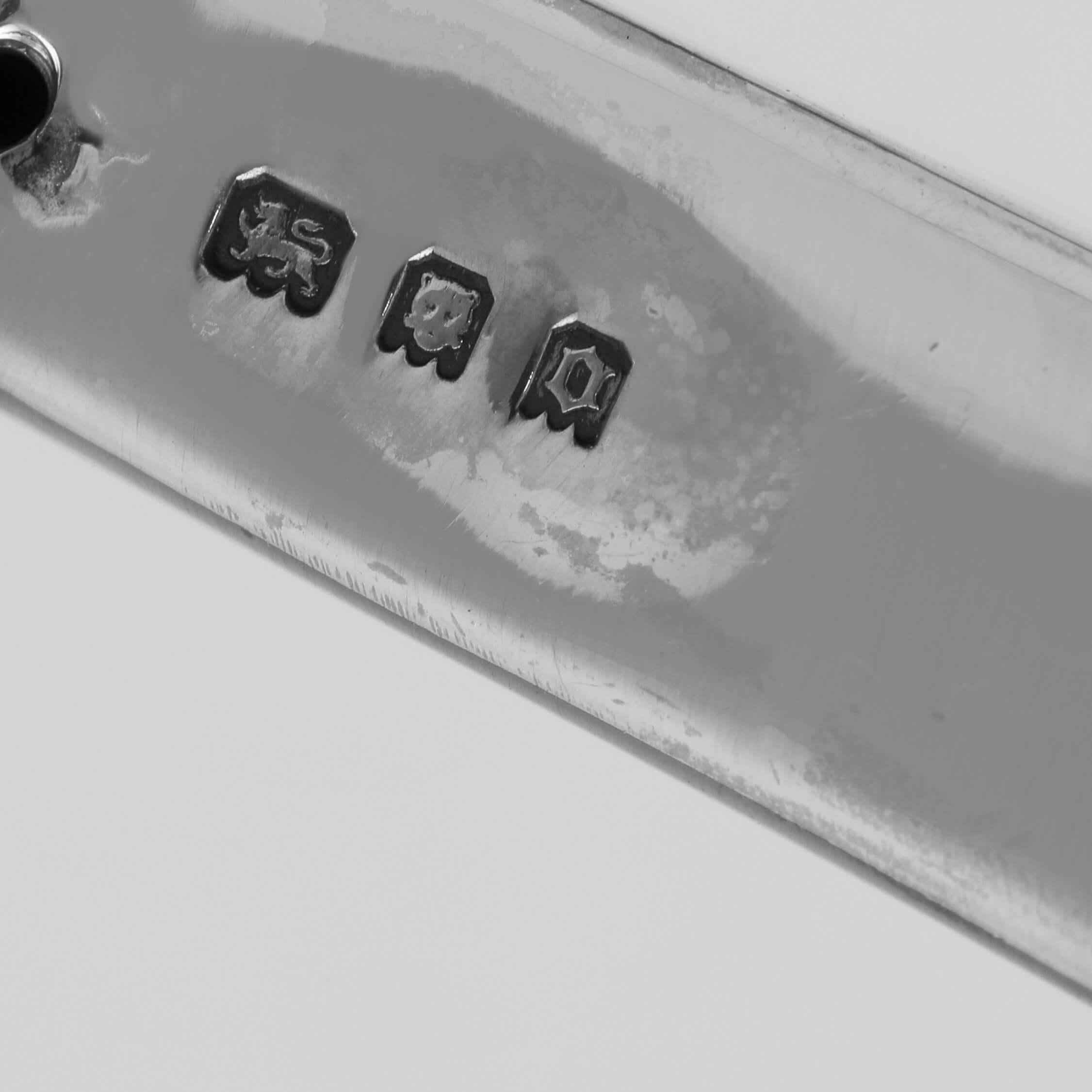 Torah Pointer ou Yad en argent sterling, poinçonné à Londres en 1929 en vente 1