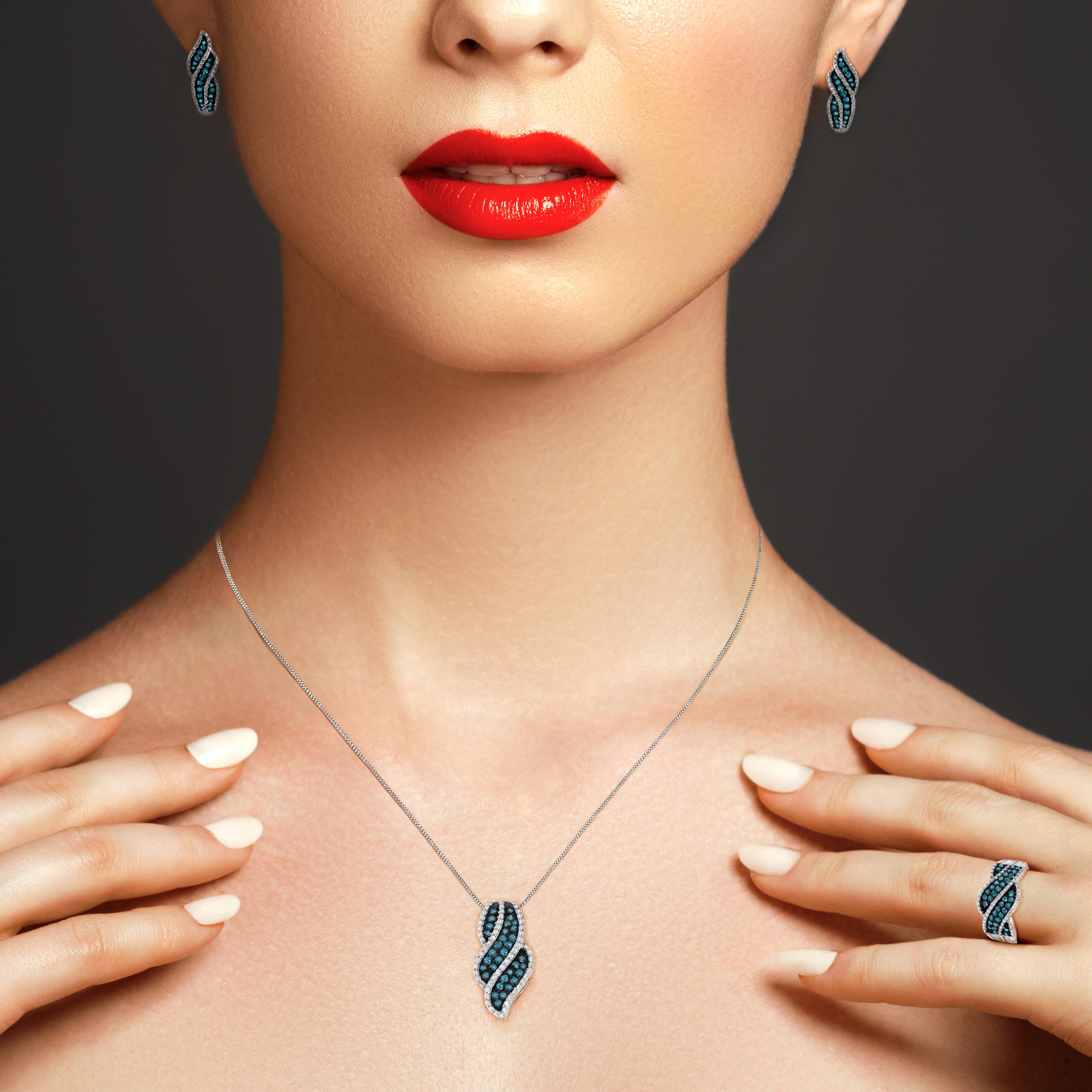 Set aus Sterling Silber und behandelten blauen Diamanten: Ring, Anhänger, Halskette und Ohrringe im Zustand „Neu“ im Angebot in New York, NY