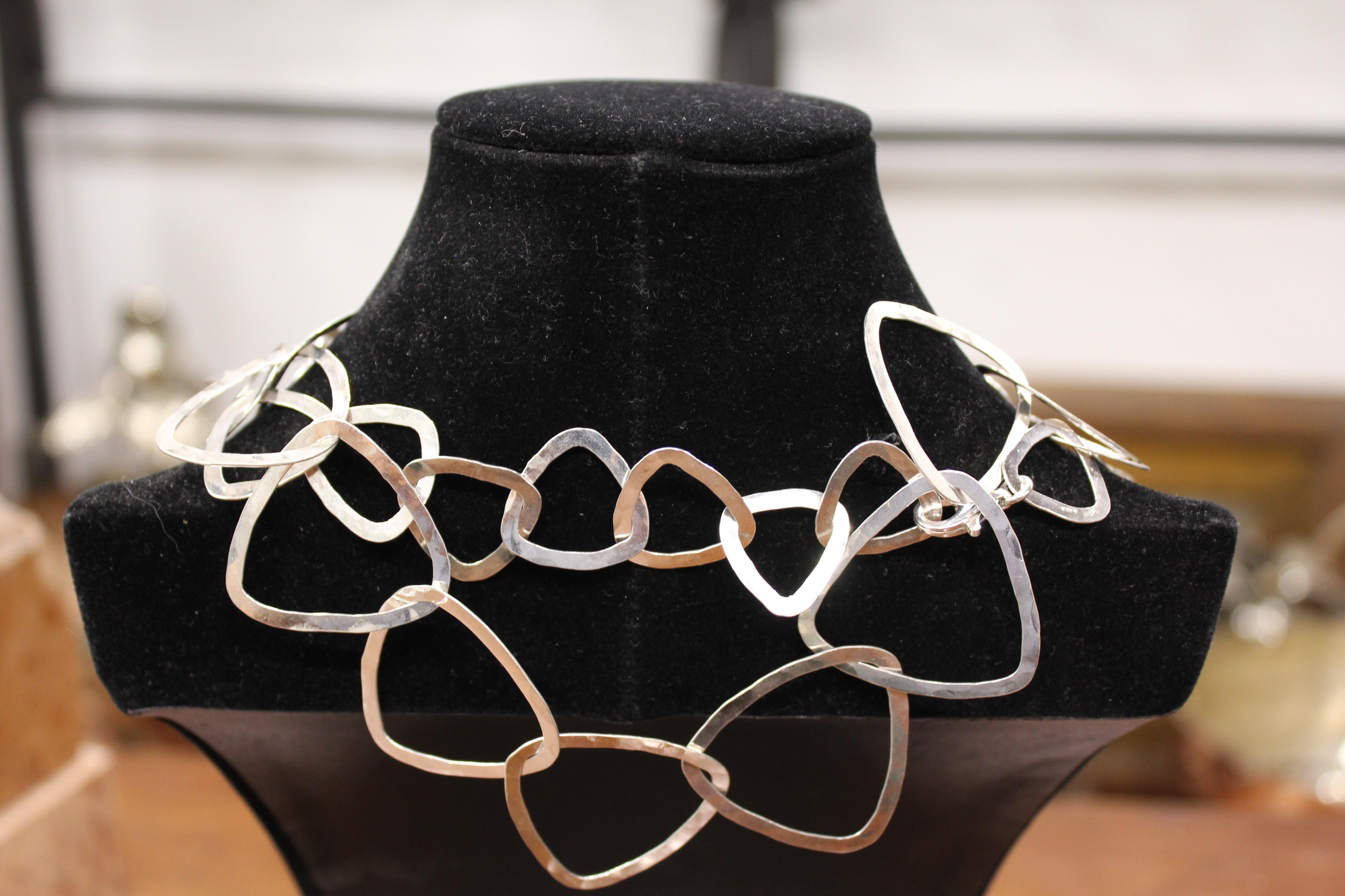 Halskette aus Sterlingsilber, Dreiecksform, handgefertigt, Italien im Zustand „Neu“ im Angebot in Firenze, IT