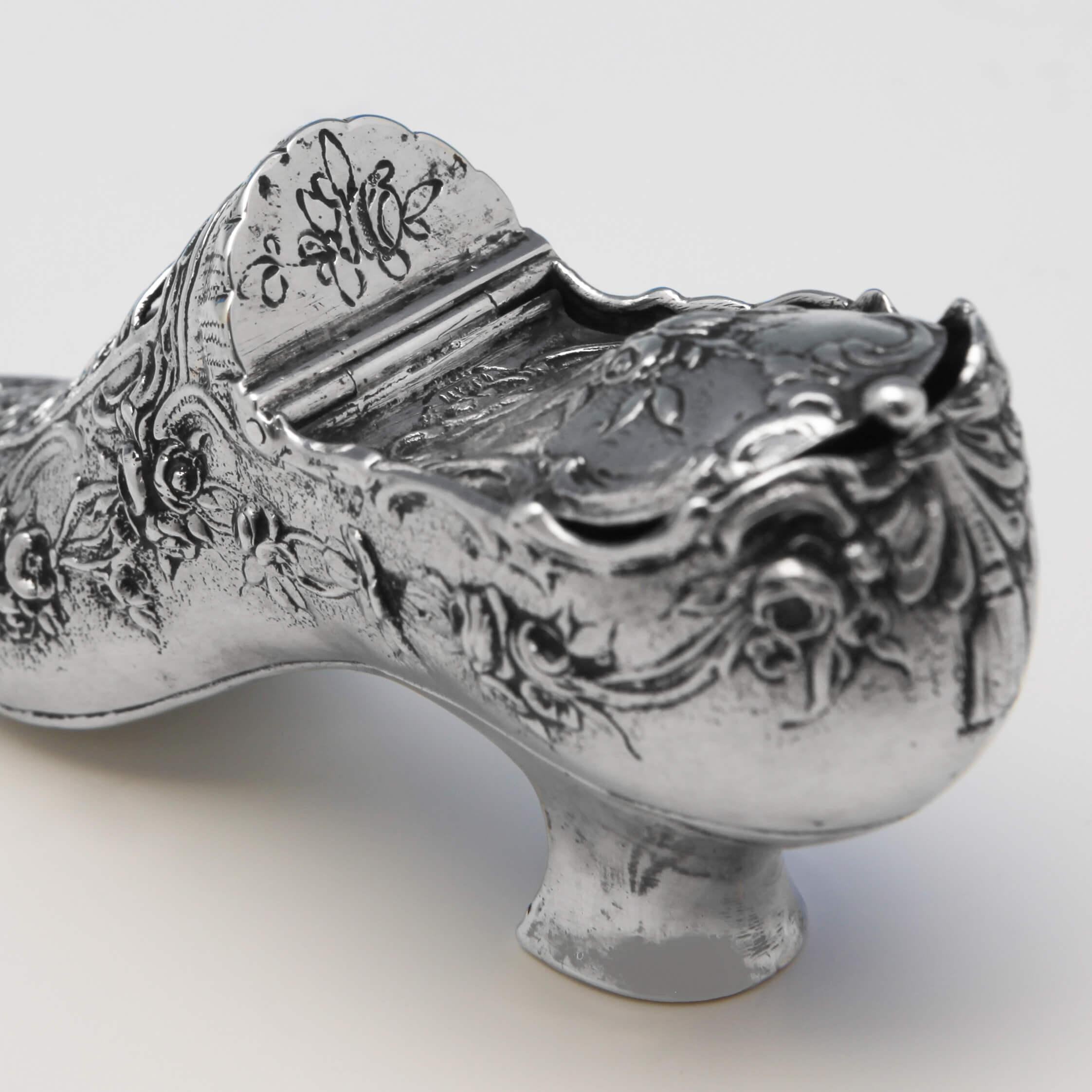 Victorian Novelty Sterling Silver Trinket Box Modelled as a Shoe In Good Condition In London, London