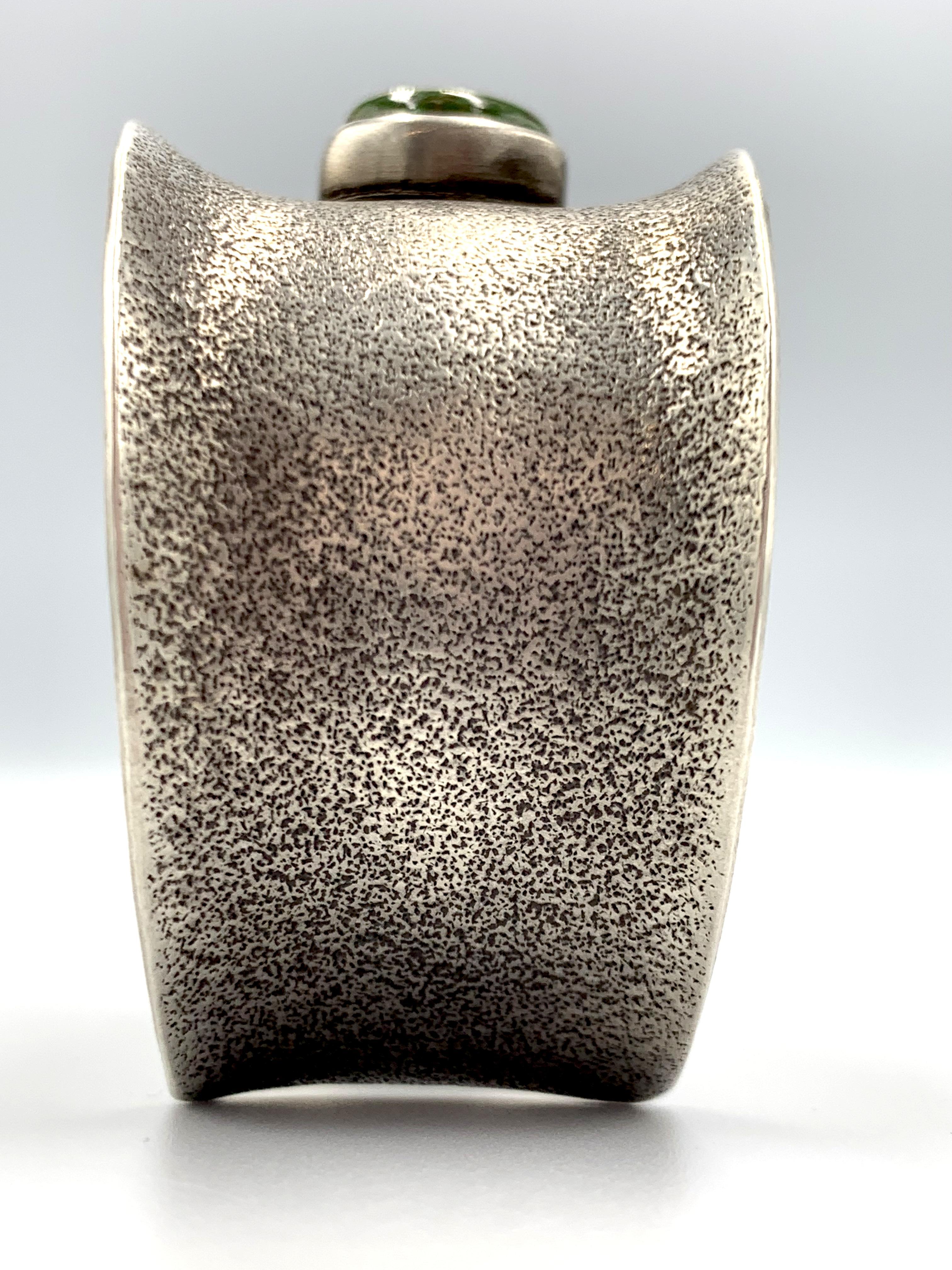 Nativo americano Bracciale in tufo d'argento con turchesi del lago Carico di Julian Chavez in vendita