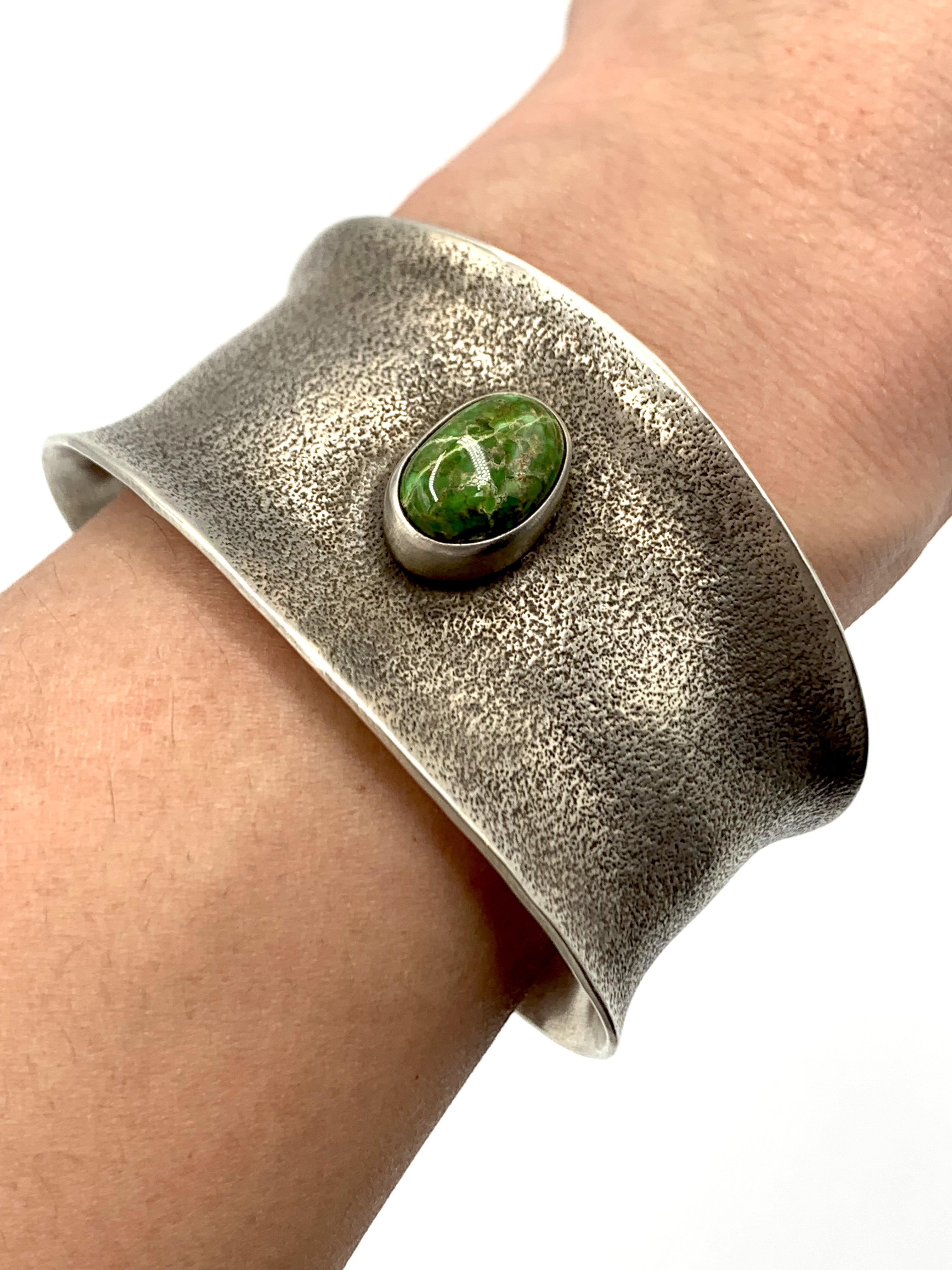 Bracciale in tufo d'argento con turchesi del lago Carico di Julian Chavez in vendita 4