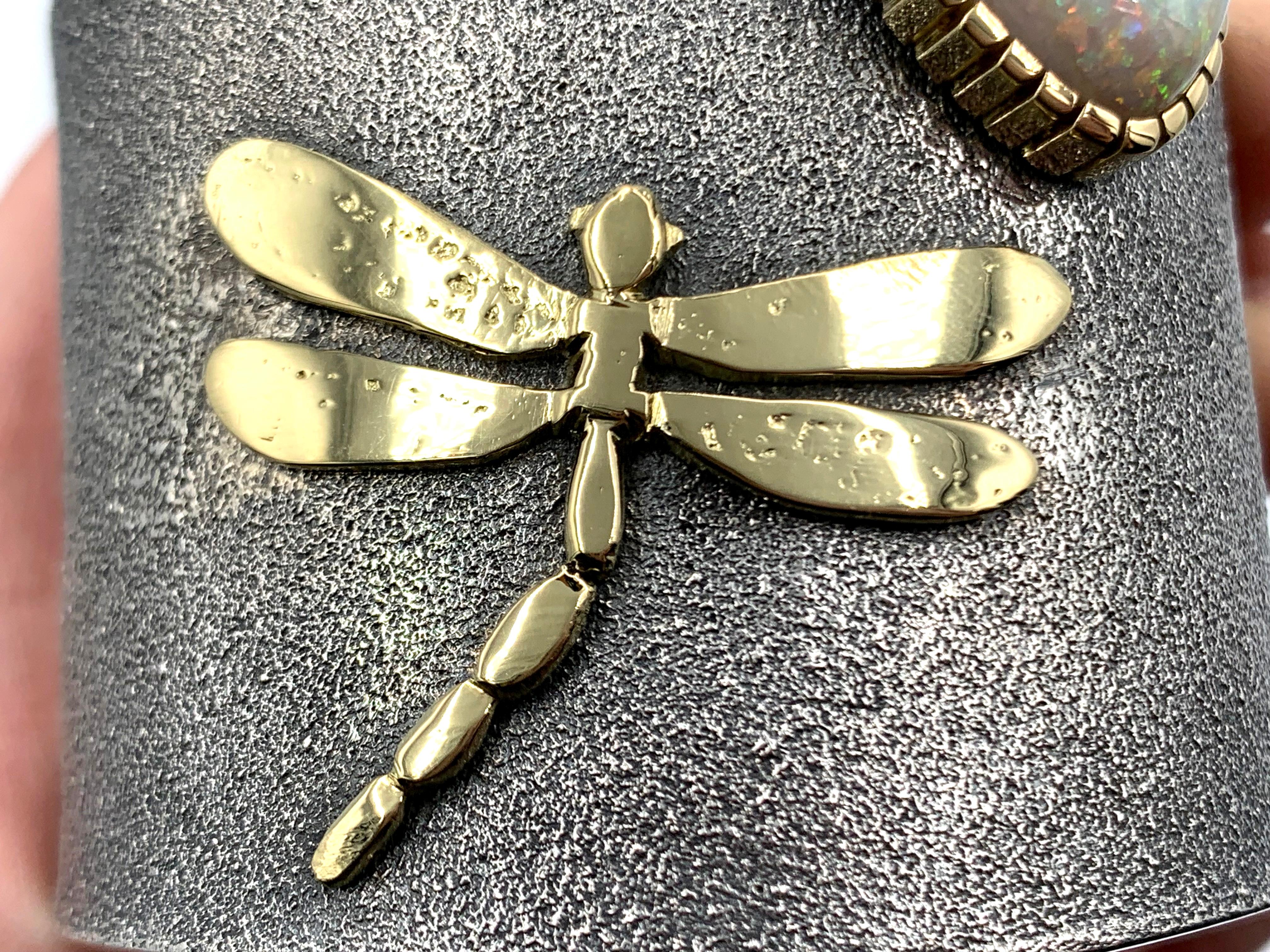 Polsino in tufo d'argento con libellula e opale d'oro 18 carati di Philander Begay in vendita 6