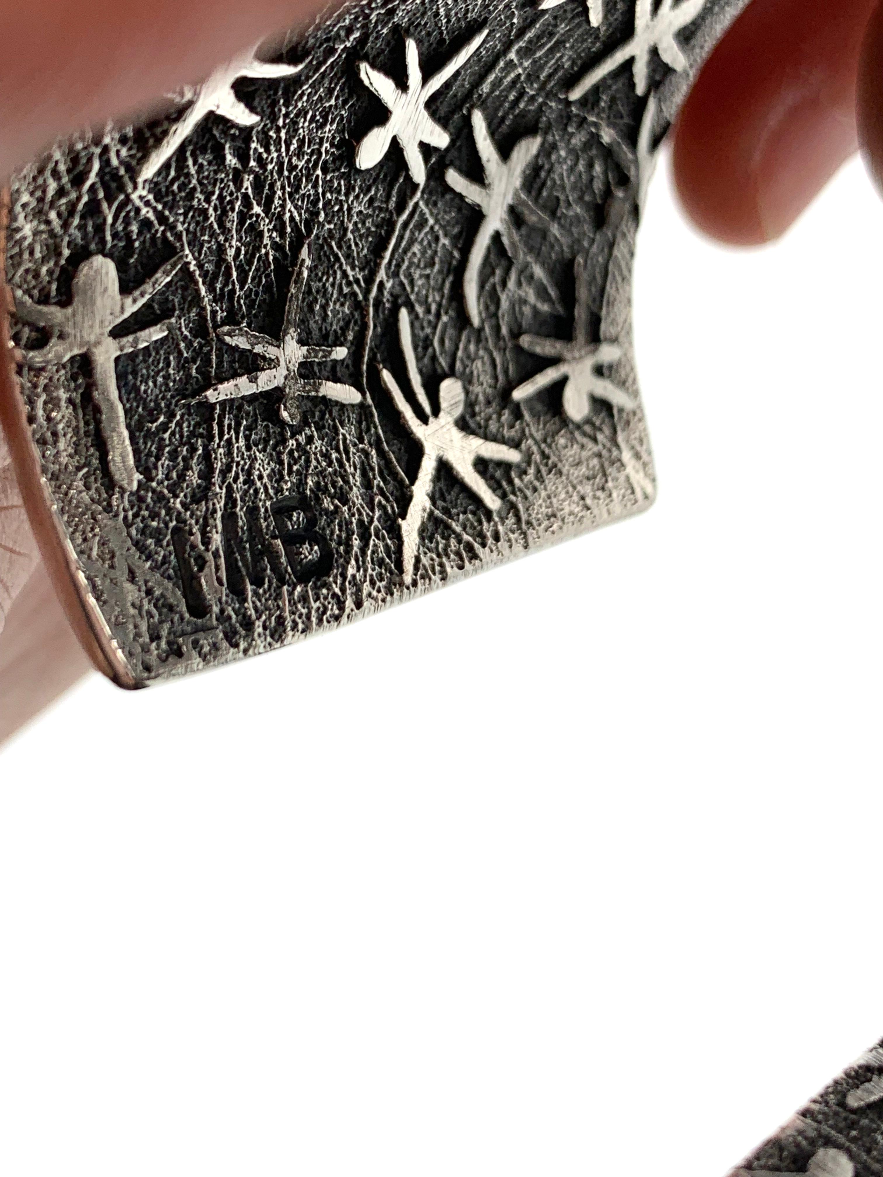 Polsino in tufo d'argento con libellula e opale d'oro 18 carati di Philander Begay in vendita 7