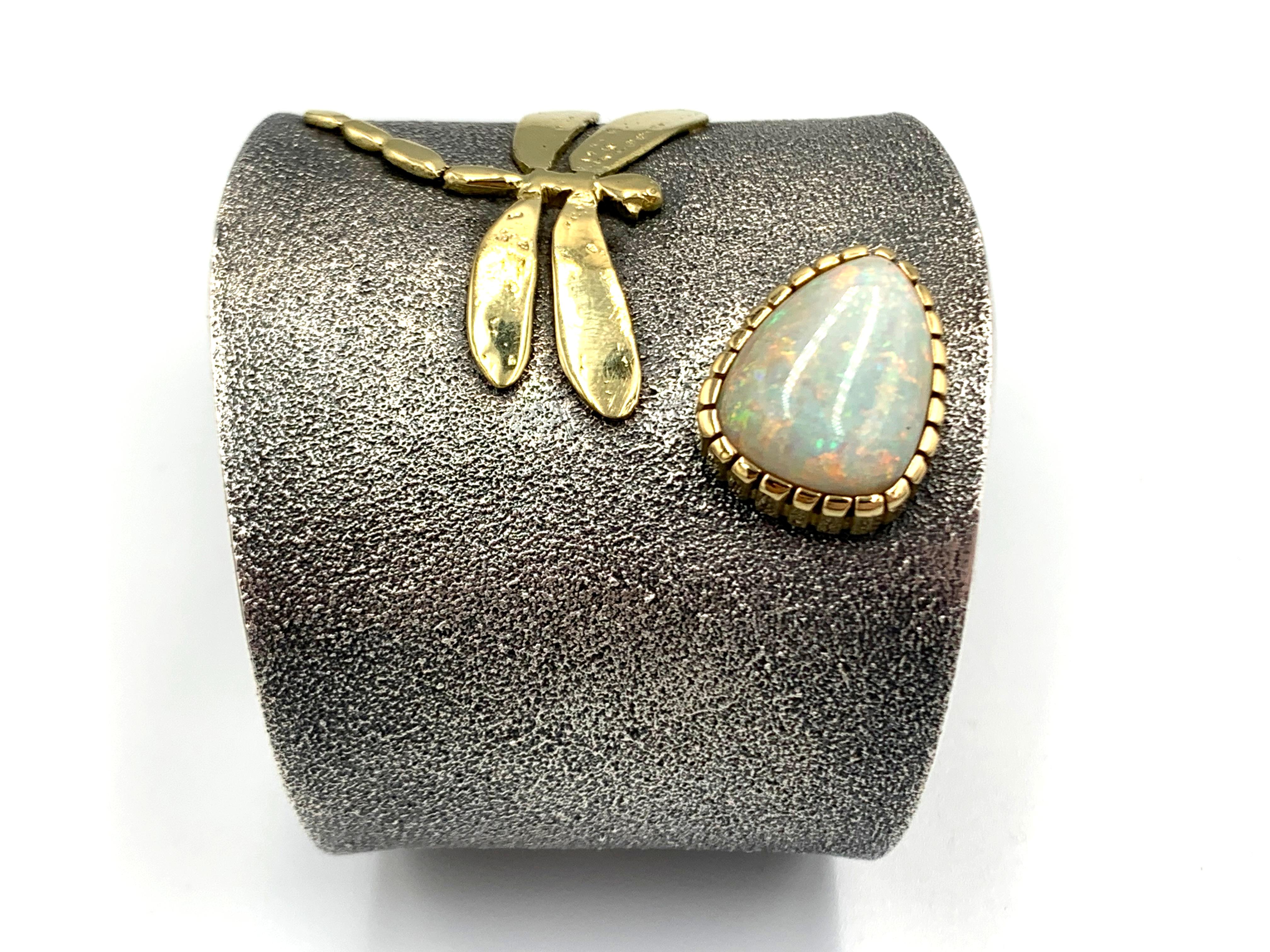 Polsino in tufo d'argento con libellula e opale d'oro 18 carati di Philander Begay in vendita 10