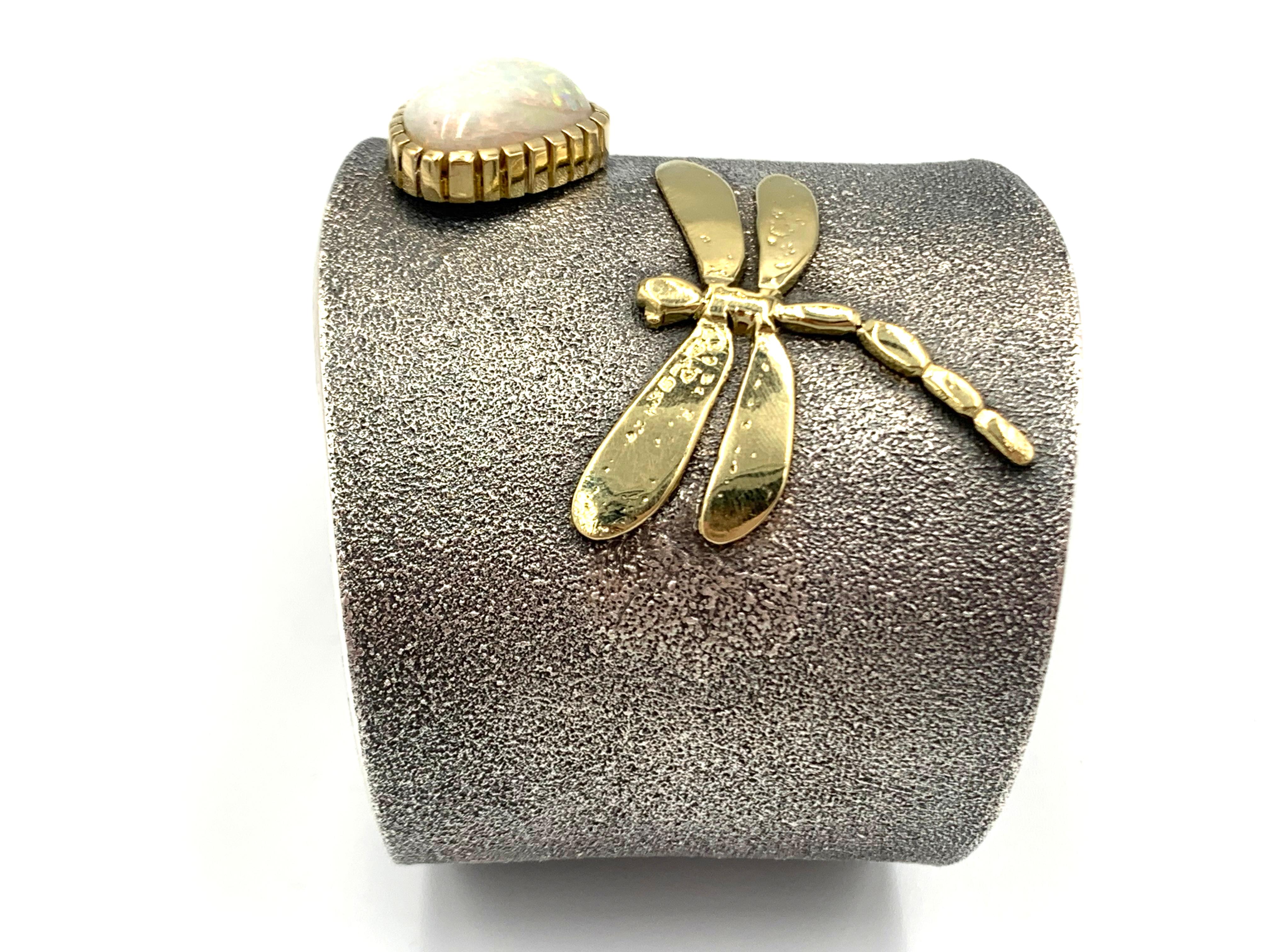 Polsino in tufo d'argento con libellula e opale d'oro 18 carati di Philander Begay in vendita 11