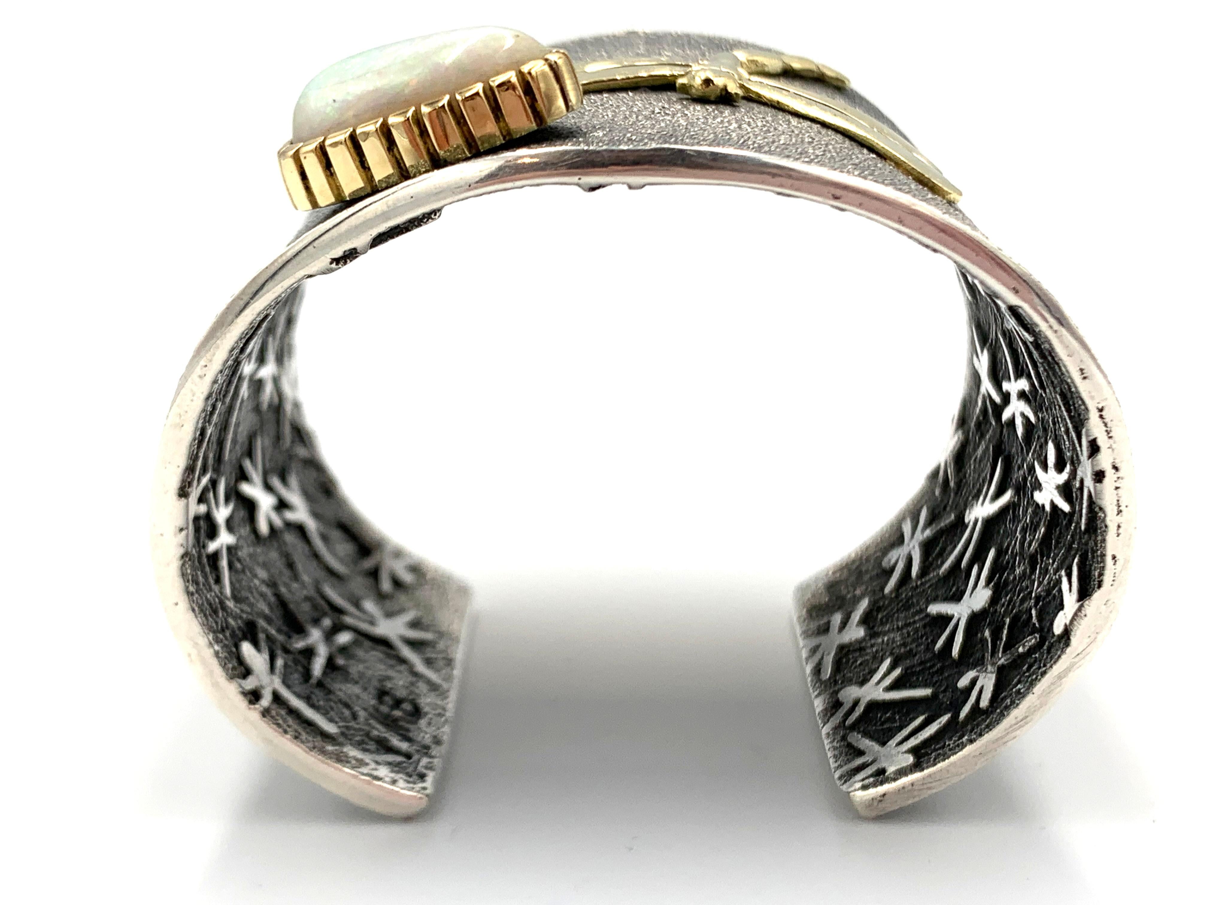 Polsino in tufo d'argento con libellula e opale d'oro 18 carati di Philander Begay in vendita 14