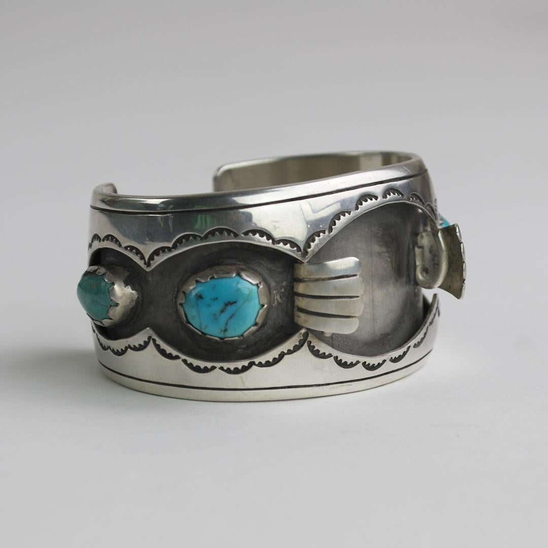 Bracciale grande in argento sterling con turchese e castone.
2,265 ozt.
Diametro interno di 2,25