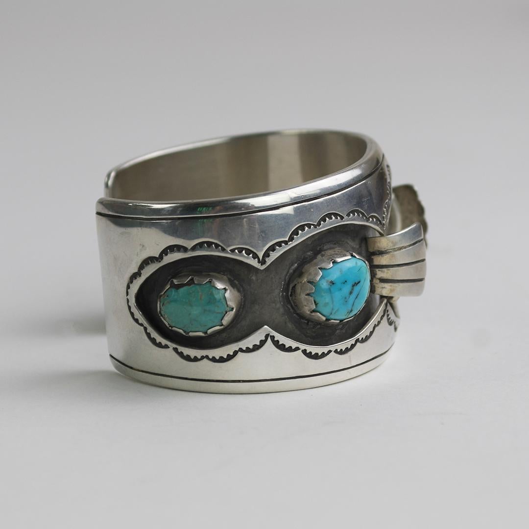 Taglio ovale Bracciale in argento con turchese e castone in vendita