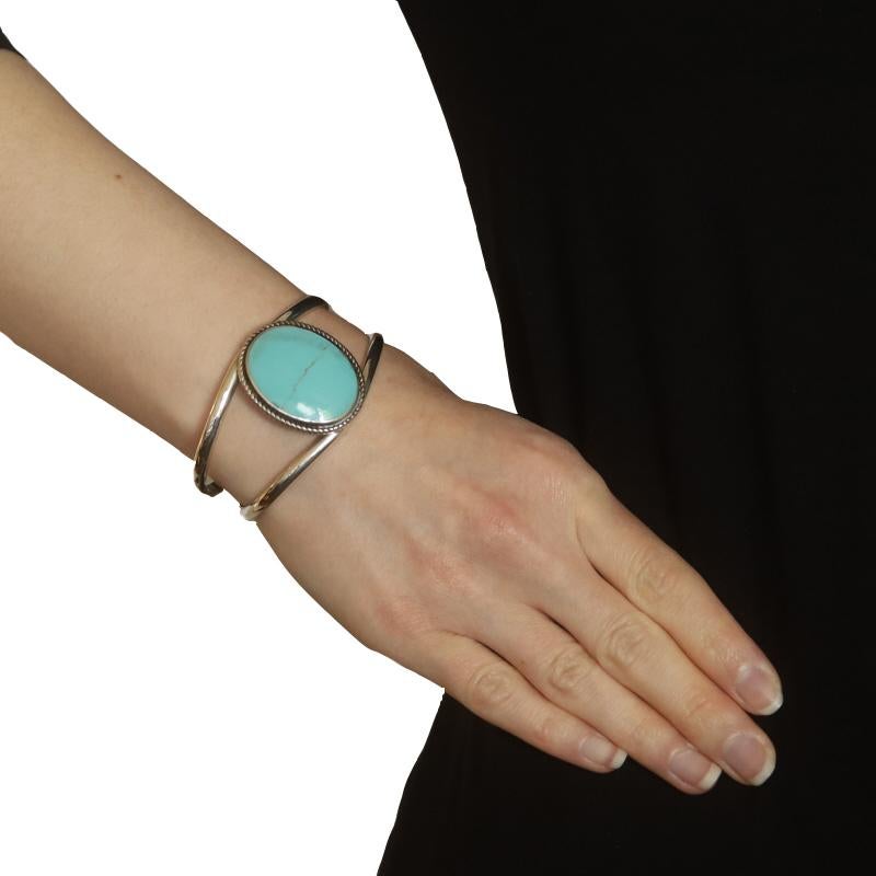 Taglio ovale Bracciale in argento sterling con solitario in turchese 6 1/2