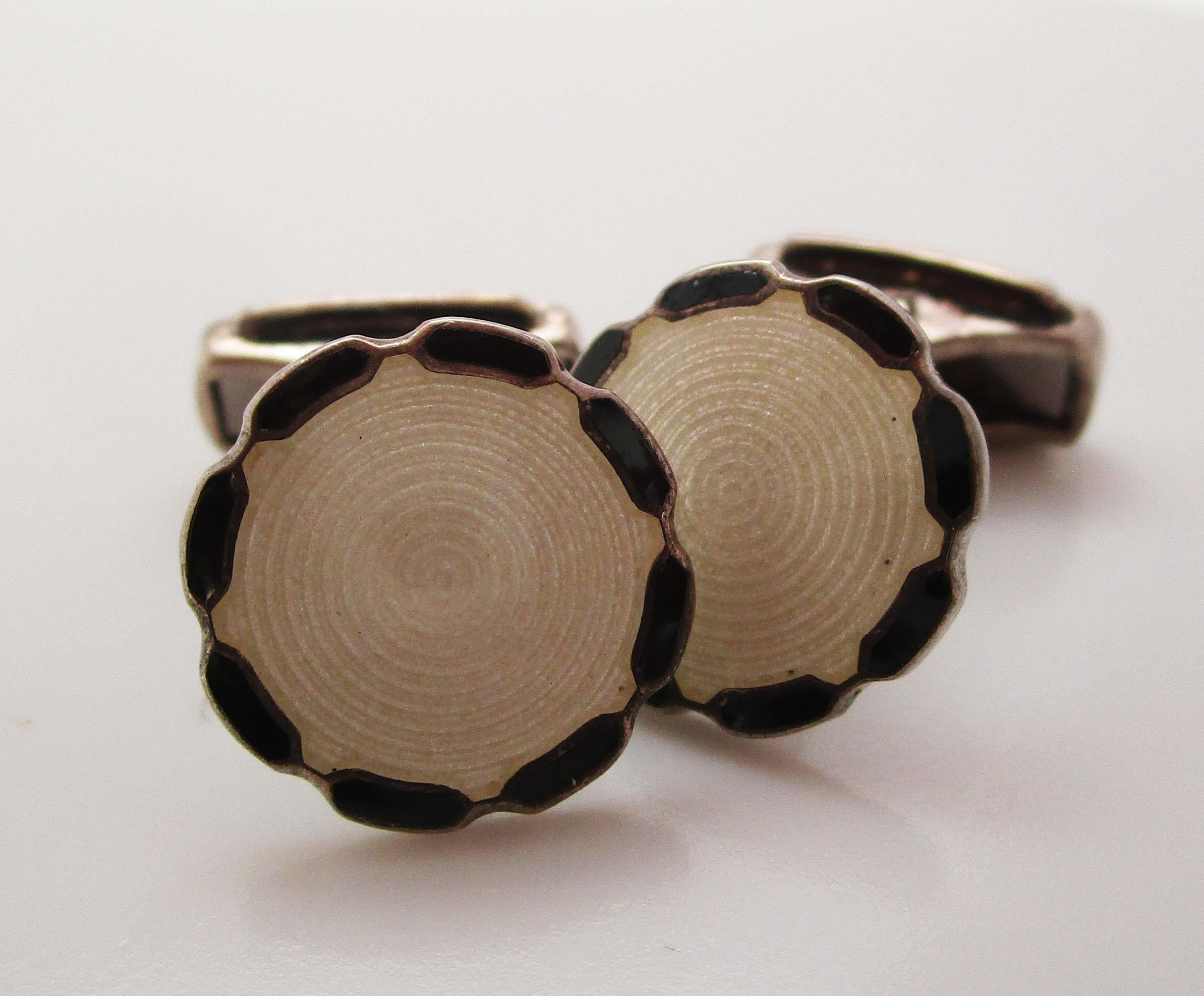 This is a magnificent set of cufflinks in sterling silver with elegant black and white enamel. These links were made in England and in incredible condition! These are the ideal set of links for an elegant gentleman, whether he be looking to begin